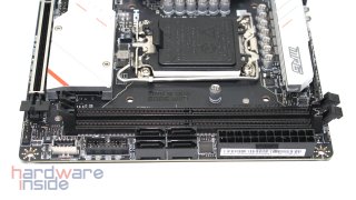 MSI MPG B760I EDGE WIFI DDR5- und SATA-Anschlüsse