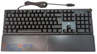 Corsair K70 CORE Vorne mit Handballenauflage.jpg