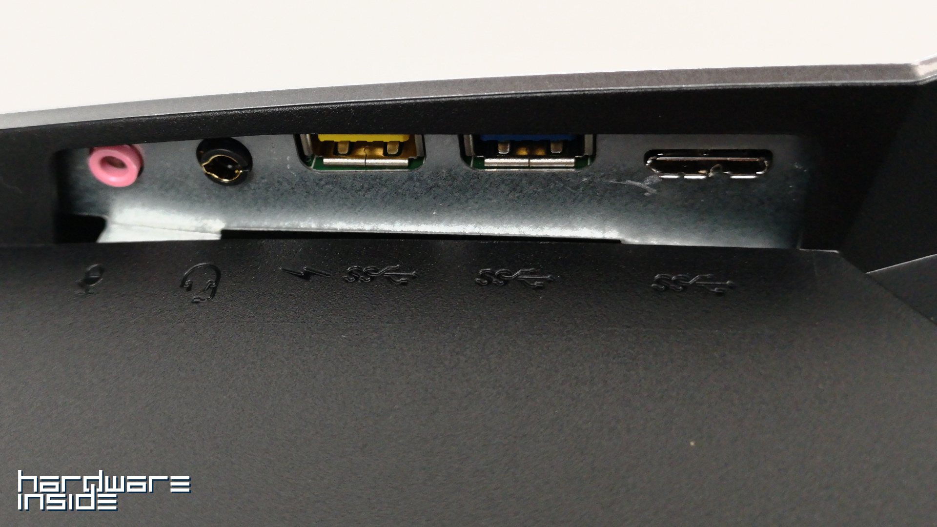 AG3222QC4 Anschlüsse 1