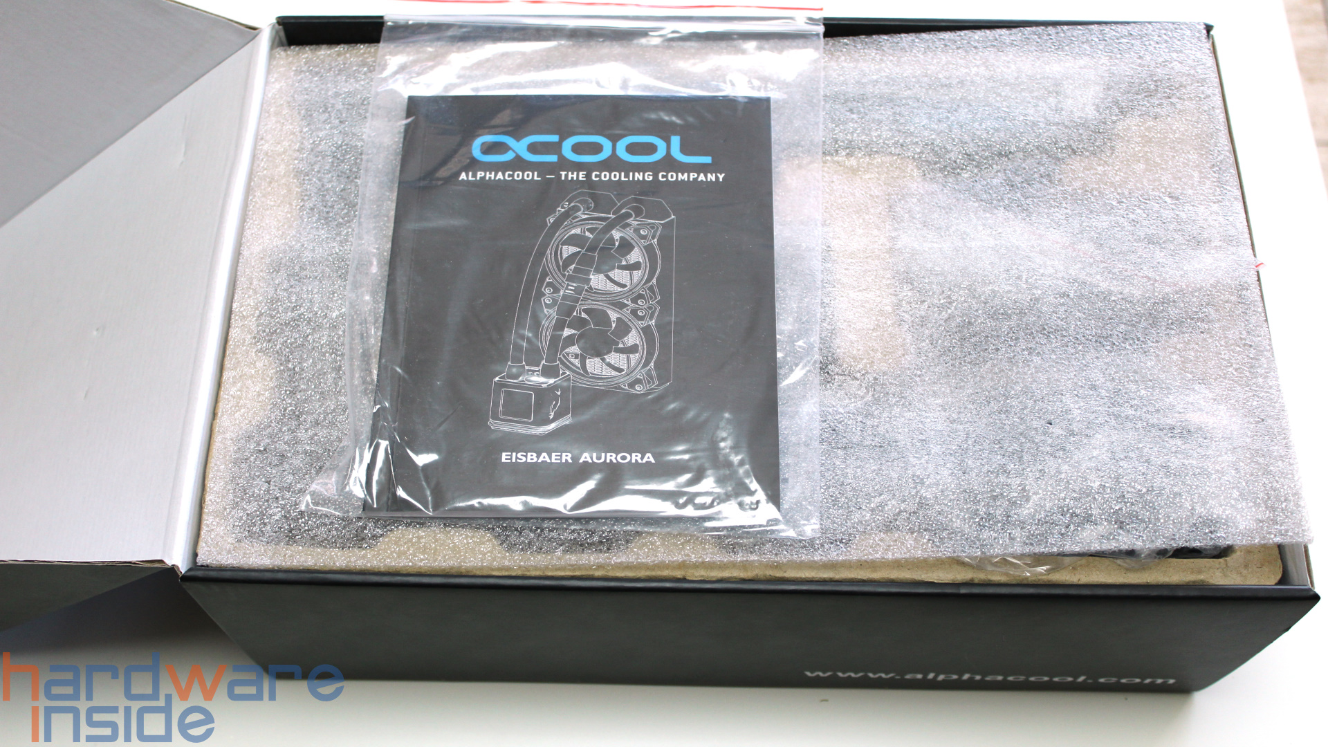 Alphacool_Eisbaer_Aurora_240_Verpackung_3_neu.jpg