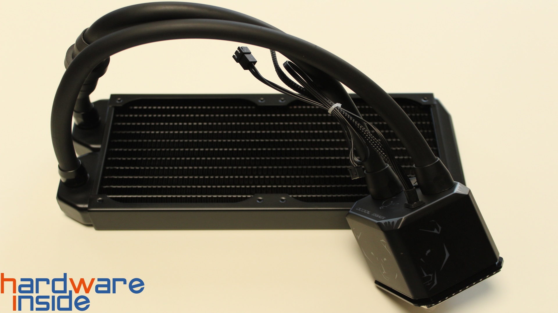 Alphacool_Eisbaer_Aurora_Lieferumfang_2.jpg