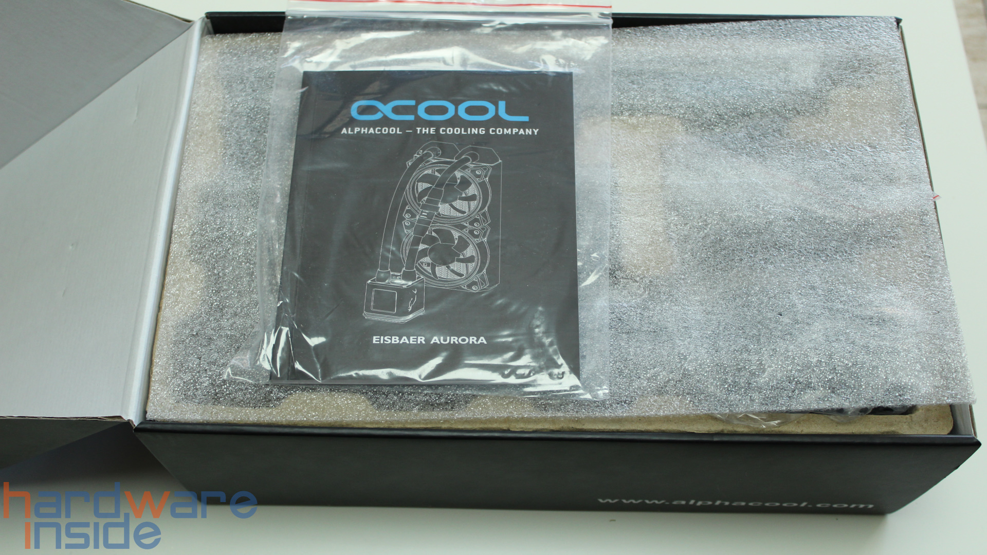 Alphacool_Eisbaer_Aurora_Verpackung_3.jpg