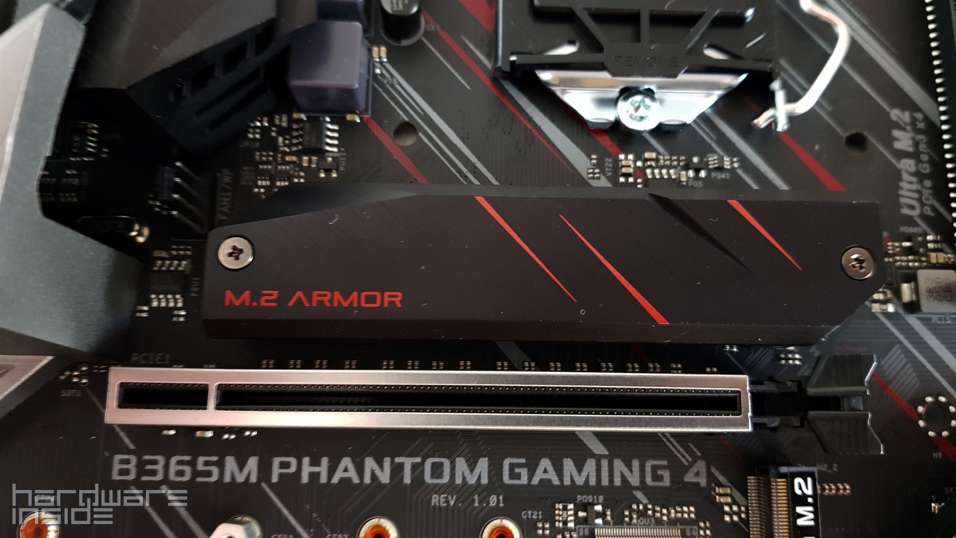 ASRock B365M Phantom Gaming 4 - 5