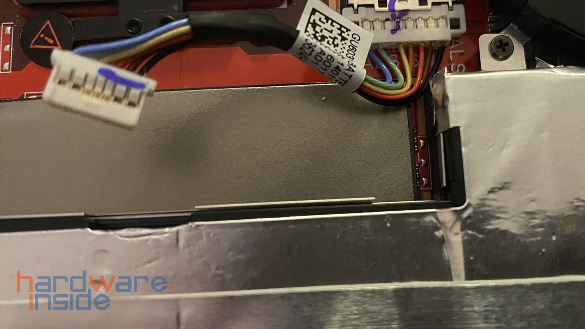 asus-rog-ally-akku-getrennt.jpg