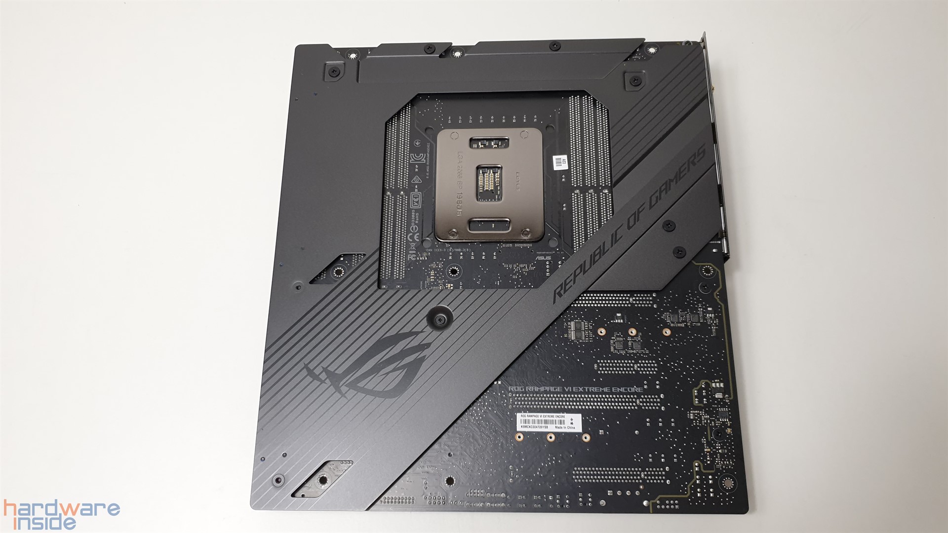 ASUS ROG RAMPAGE VI EXTREME ENCORE - Backplate.jpg