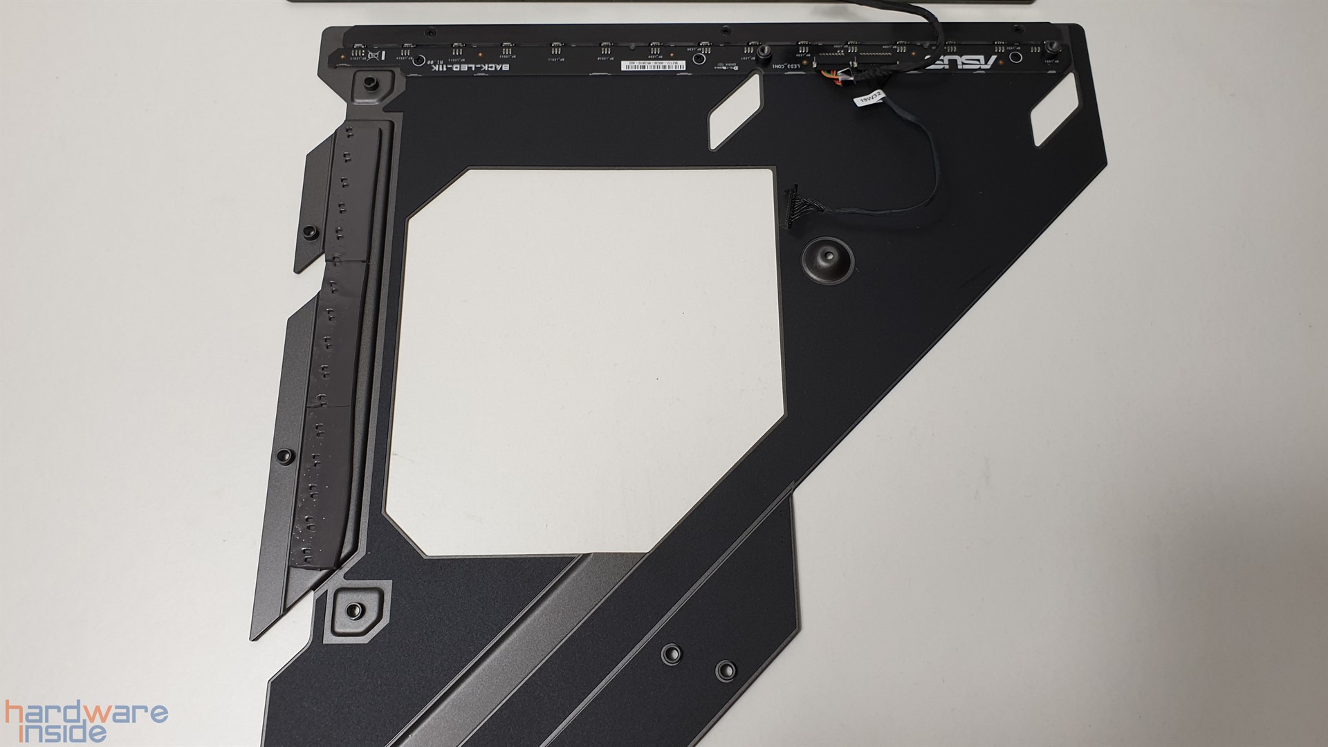 ASUS ROG RAMPAGE VI EXTREME ENCORE - Backplate Rückseite.jpg