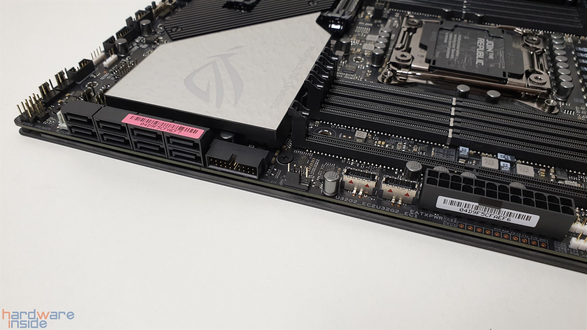 ASUS ROG RAMPAGE VI EXTREME ENCORE - Frontpanel 2.jpg