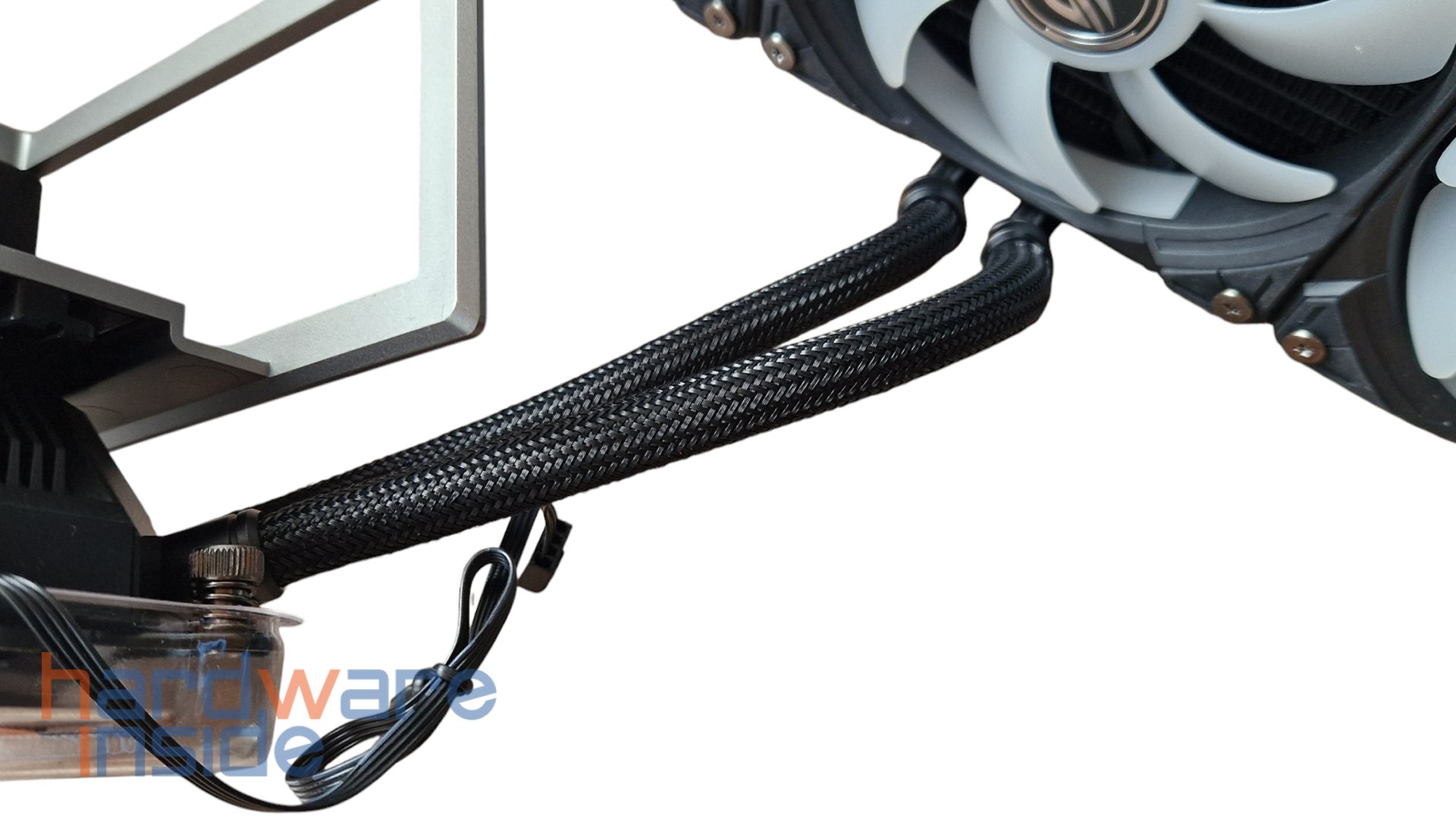asus rog ryuo iv slc 360 argb_34.jpg