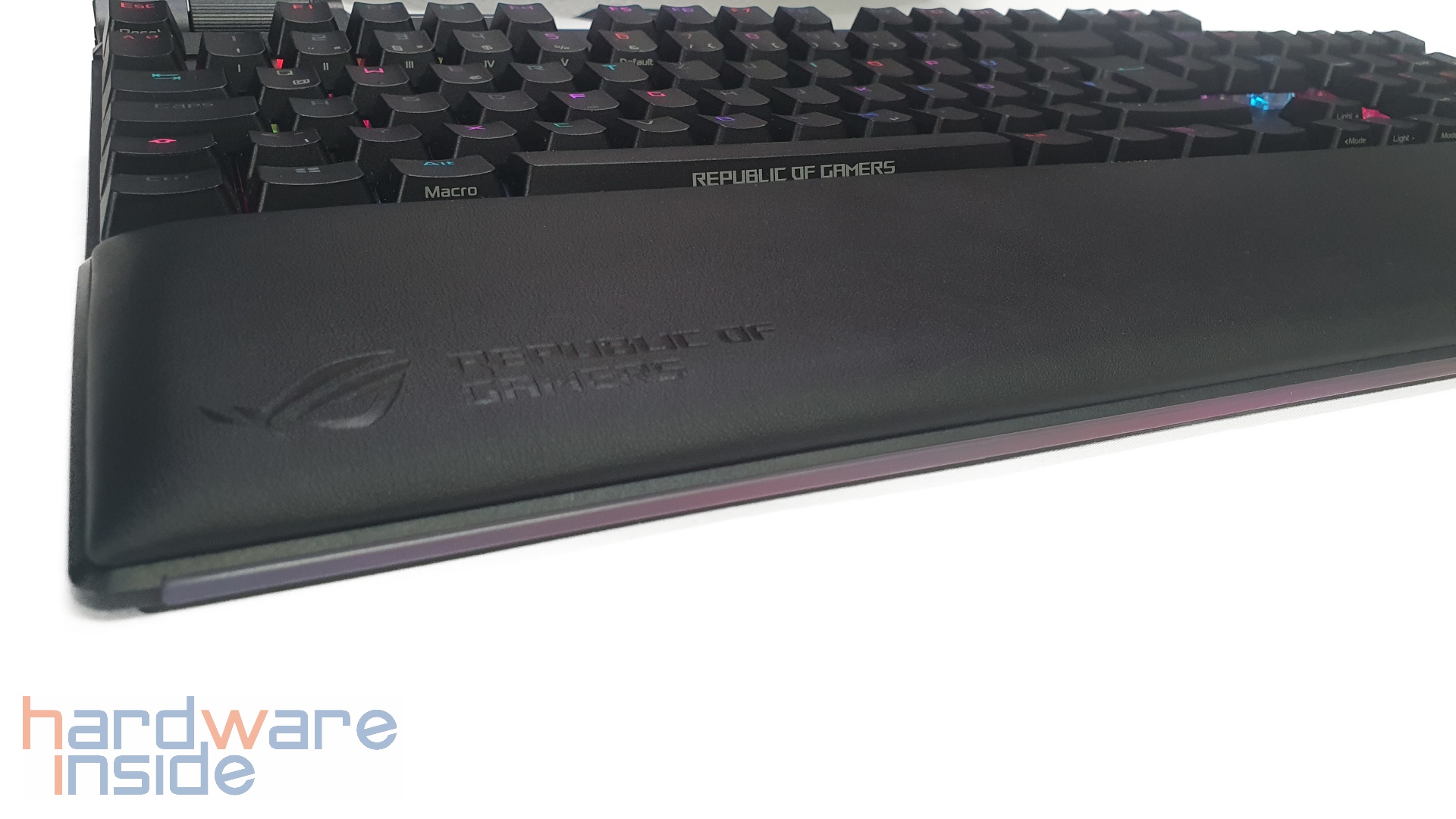 asus-rog-strix-flare-ii-animate-handballenauflage-beleuchtung.jpg