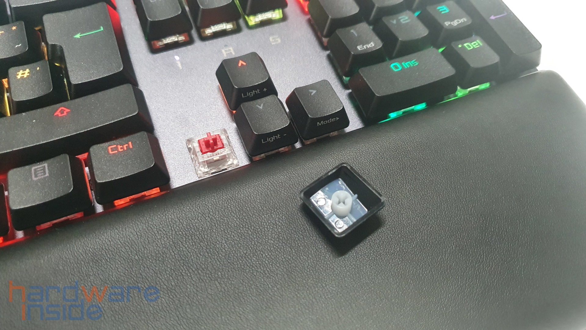 asus-rog-strix-flare-ii-animate-keykaps-nah.jpg