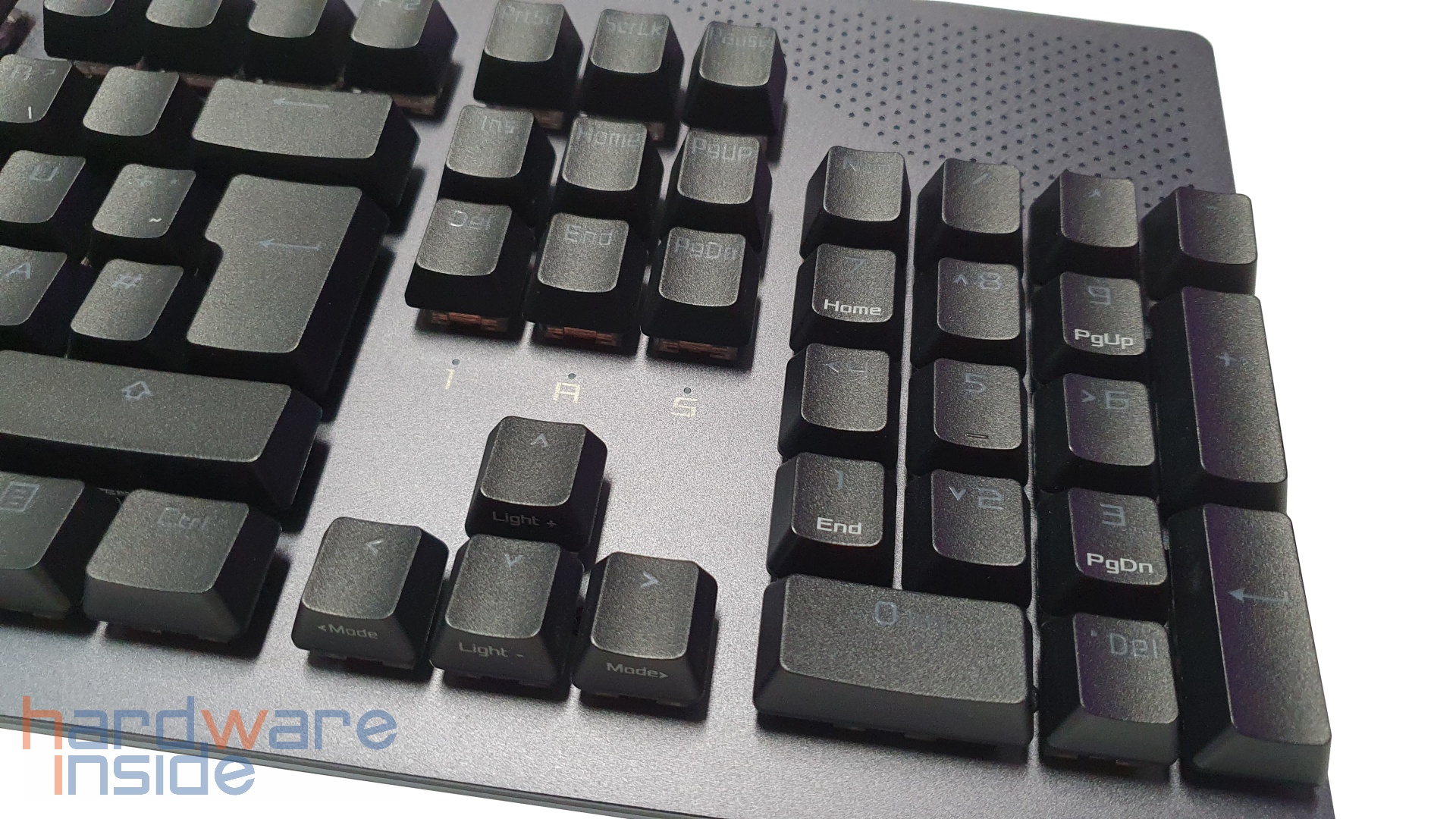 asus-rog-strix-flare-ii-animate-numpad.jpg