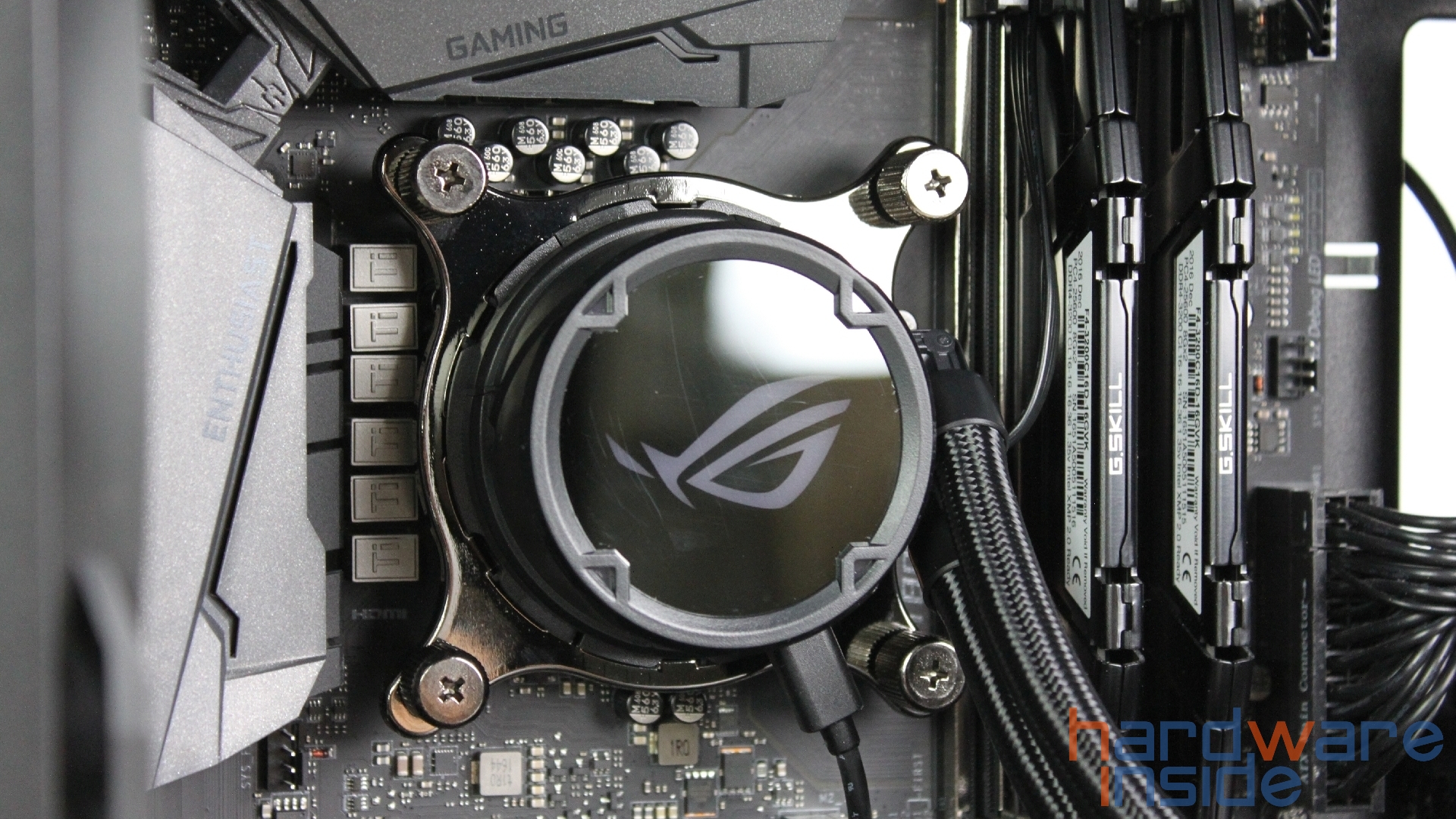 ASUS ROG Strix LC 360 RGB_Kratzer.JPG