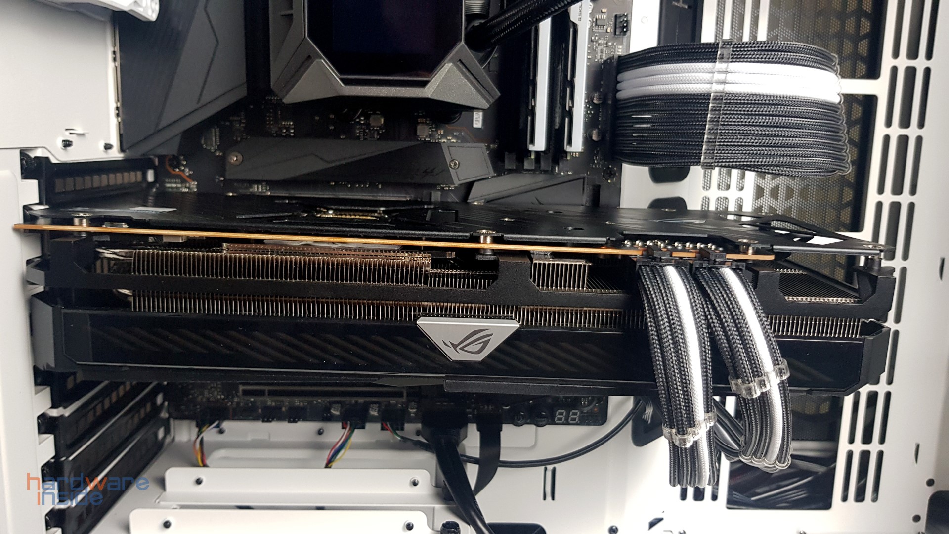 ASUS ROG STRIX RX 6700 XT 012G Gaming - 23.jpg