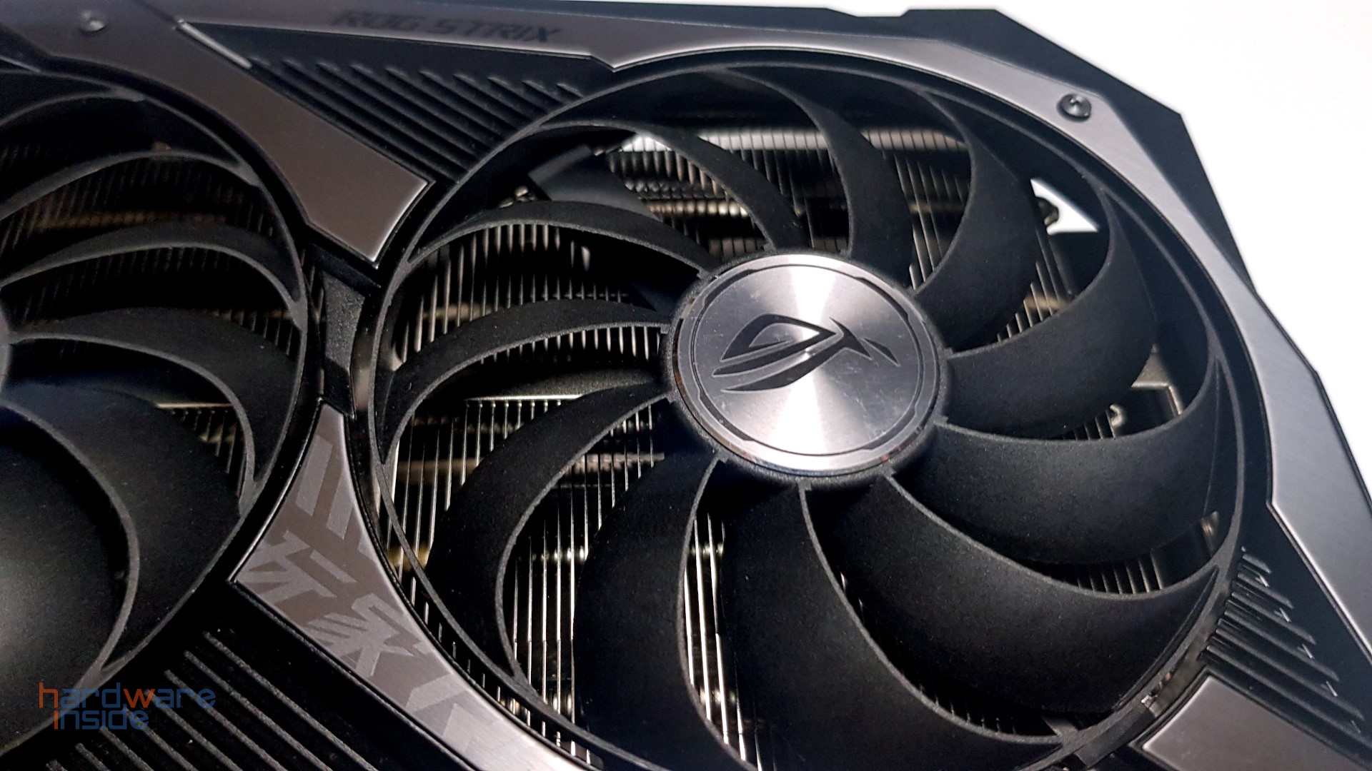 ASUS ROG STRIX RX 6700 XT 012G Gaming - 7.jpg