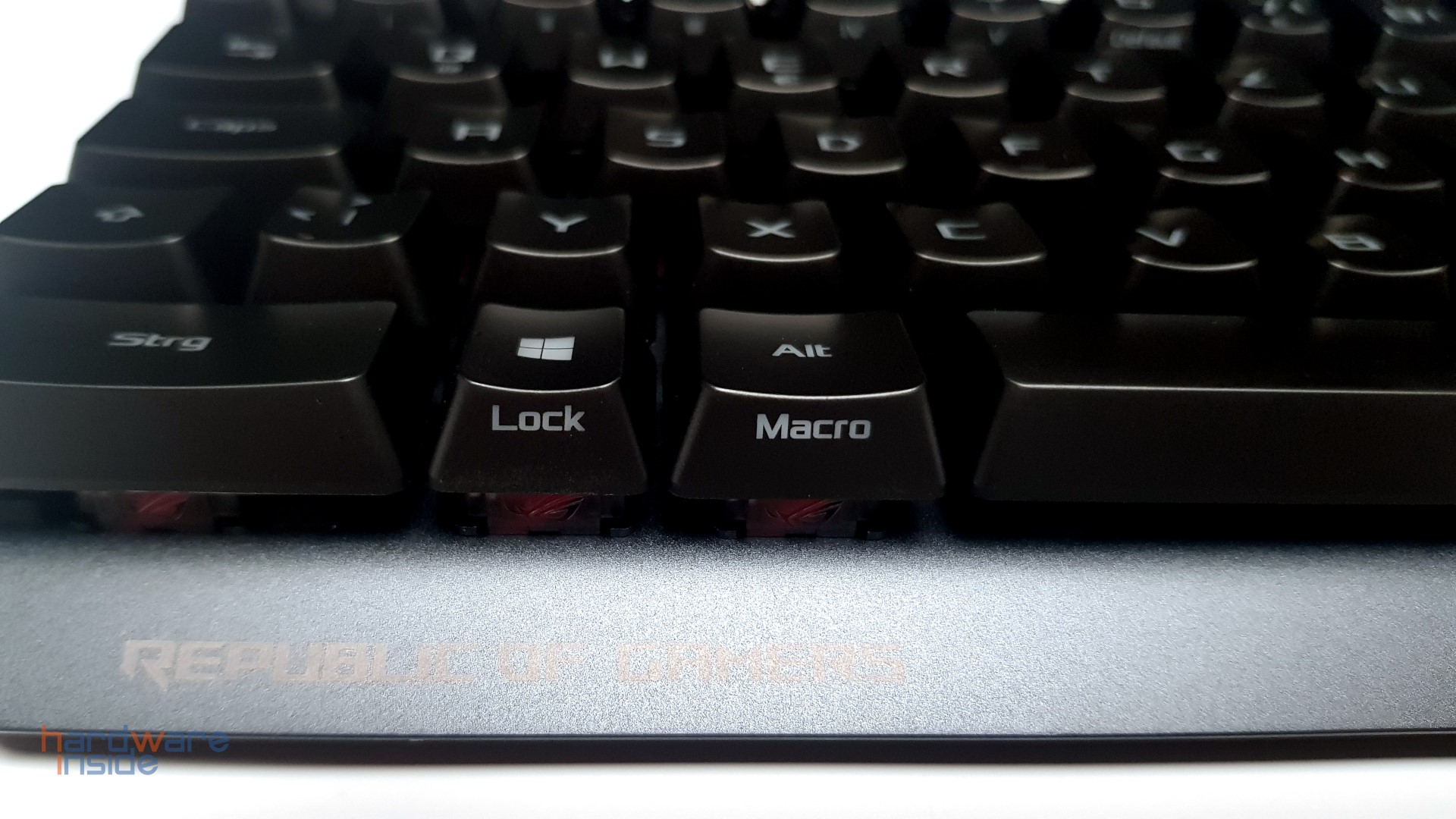 ASUS ROG Strix Scope RX - 15.jpg