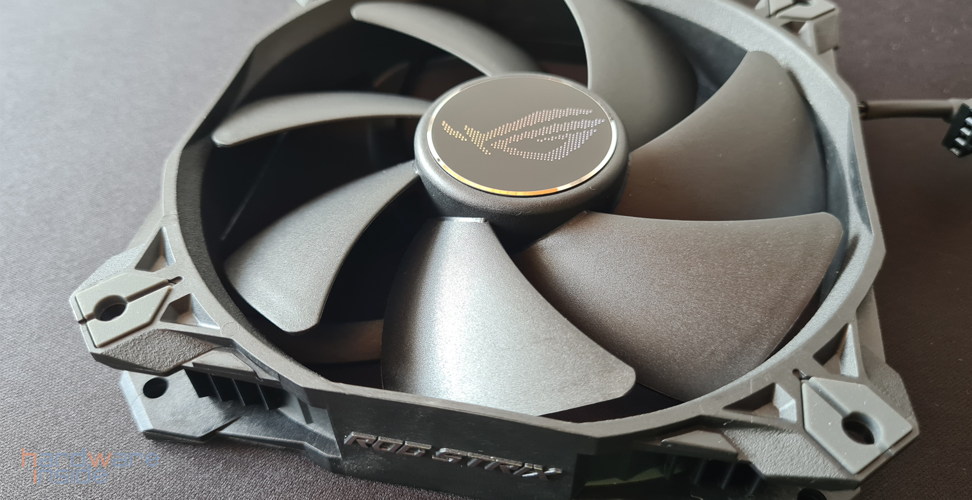 asus rog strix xf120_8.jpg