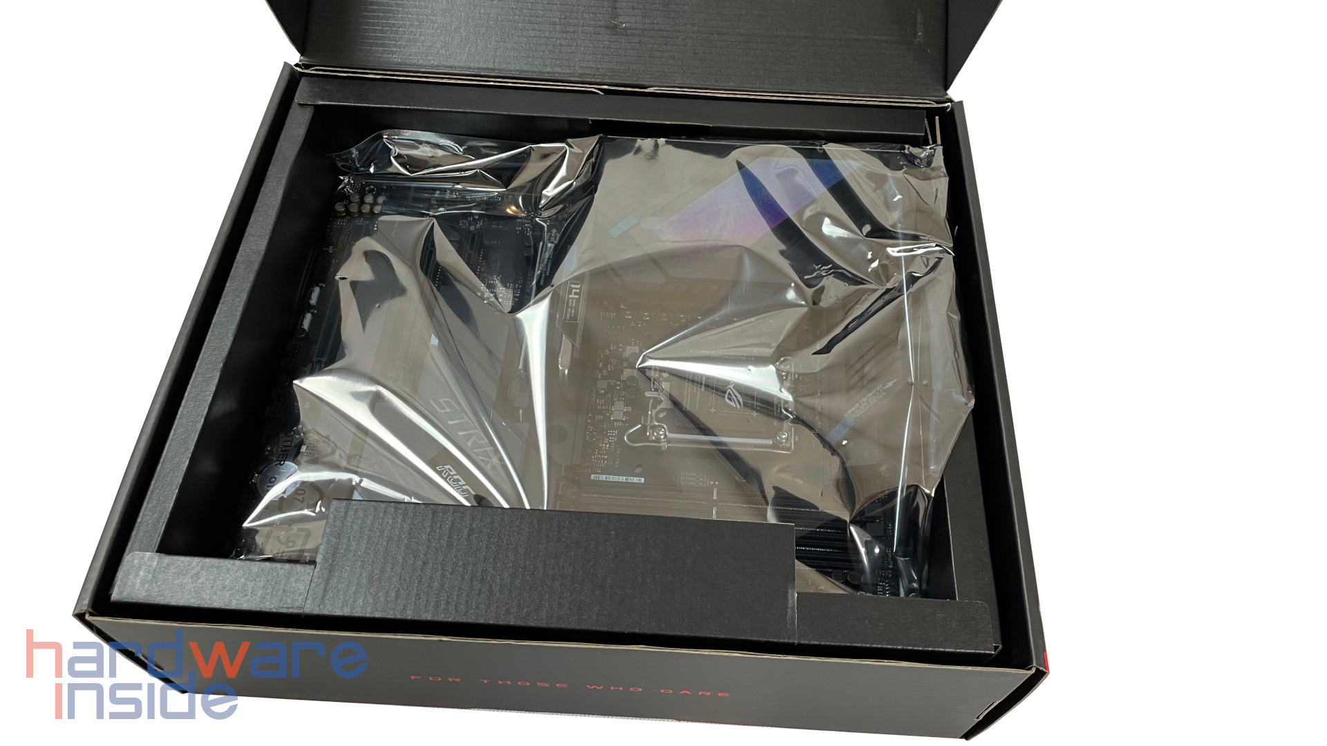 ASUS ROG STRIX Z690-E GAMING WIFI_05