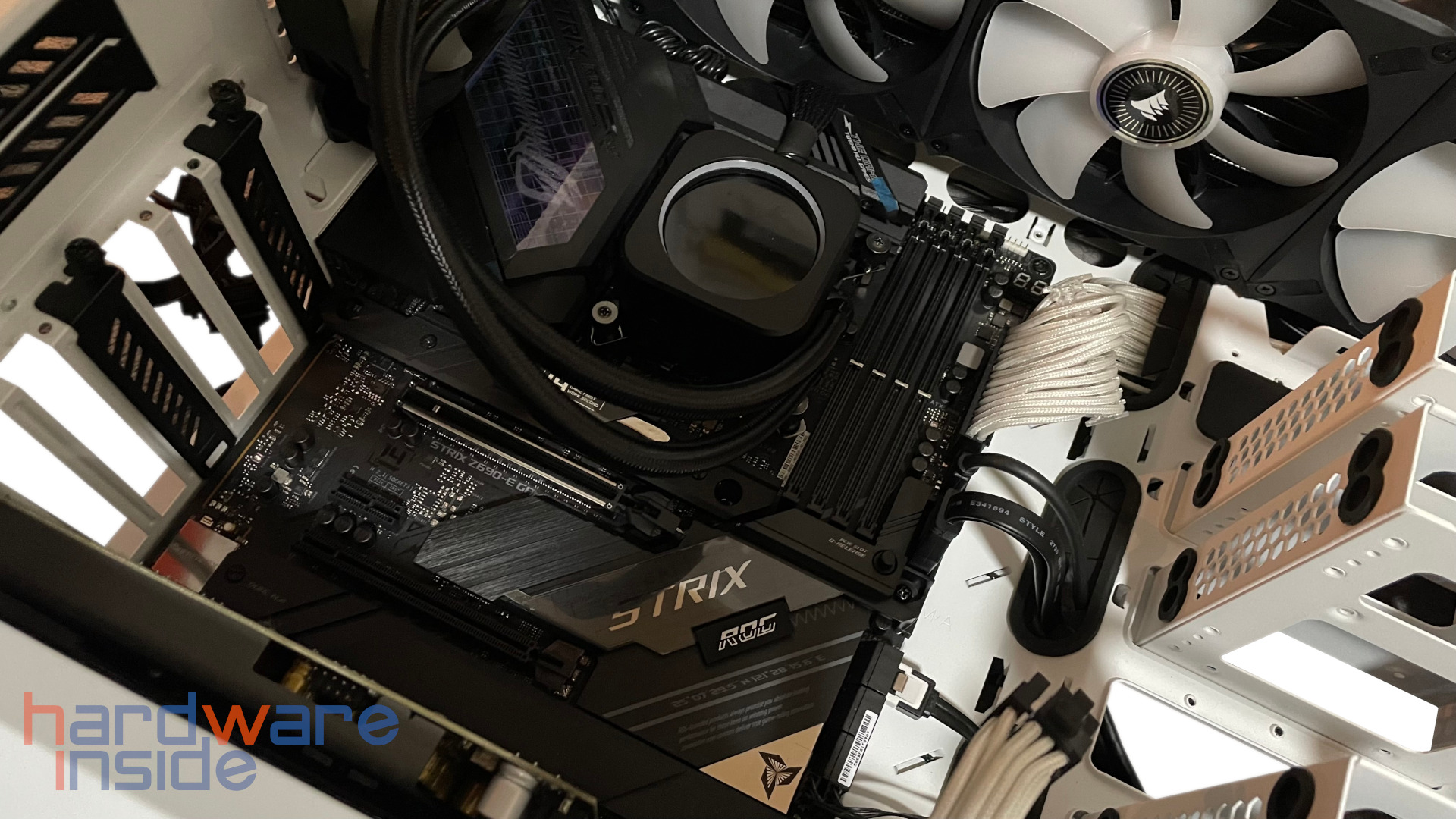 ASUS ROG STRIX Z690-E GAMING WIFI_48