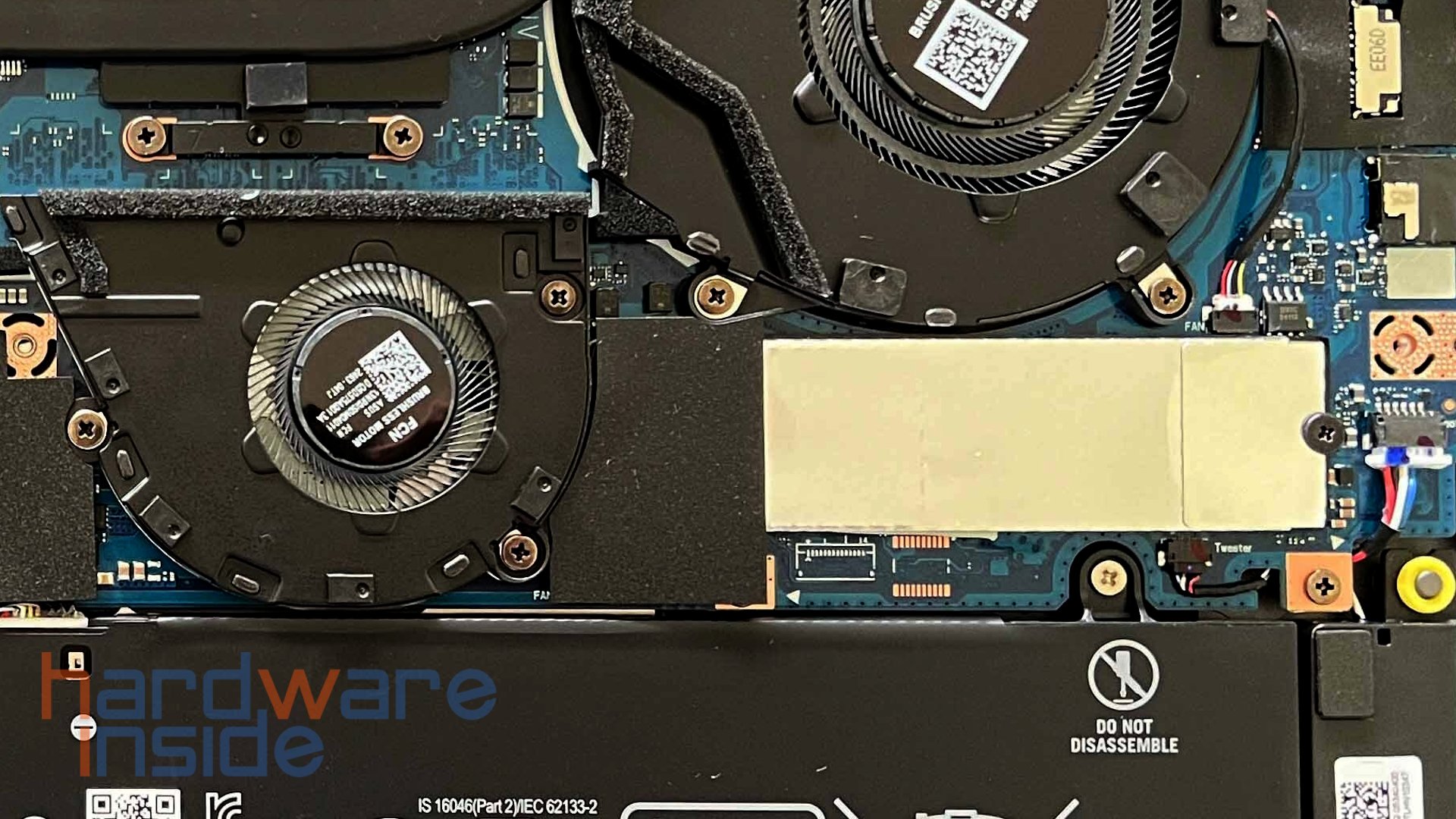ASUS ROG Zephyrus G16 GA605W - 20 - erster SSD slot.jpg