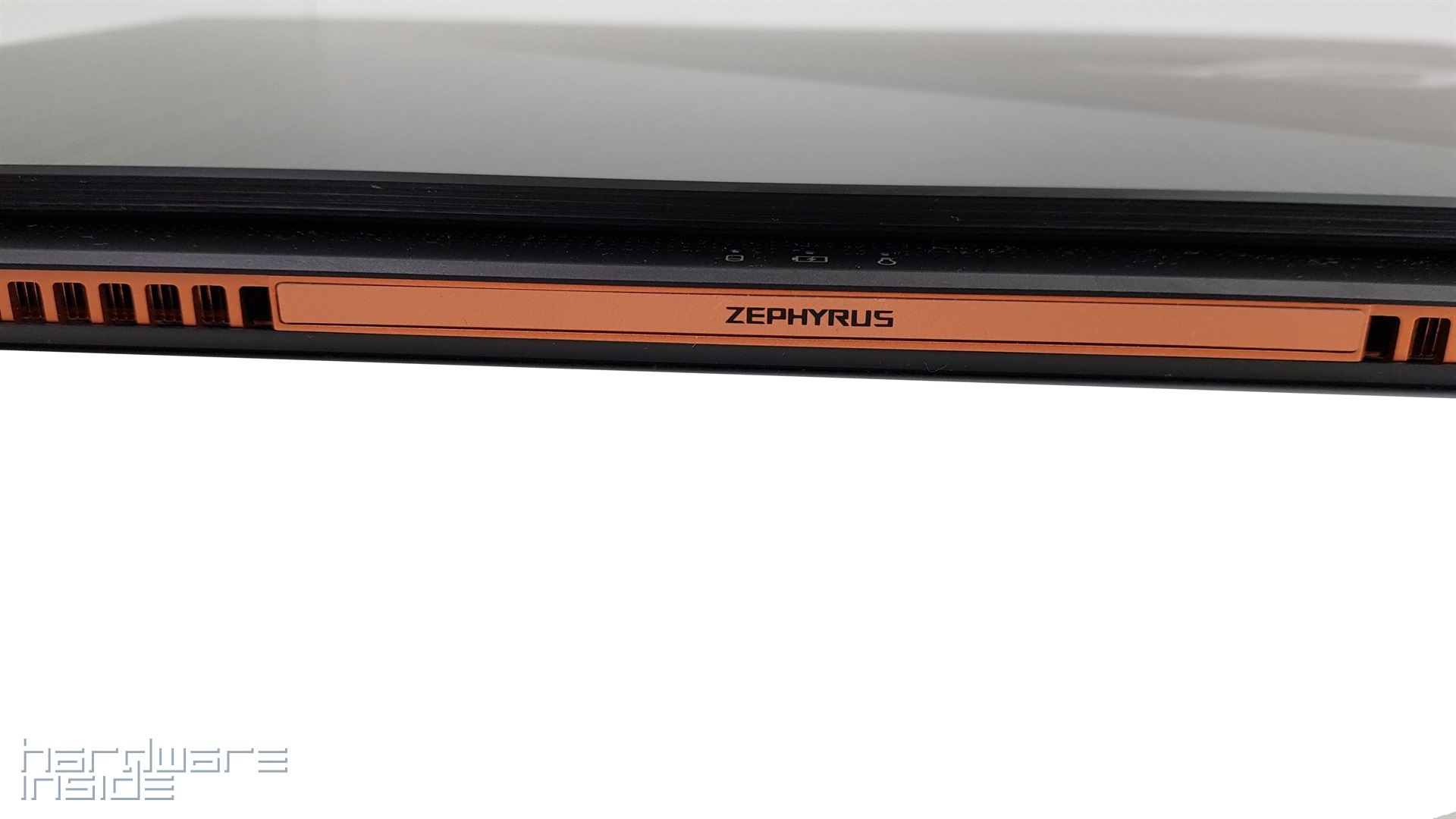 Asus ROG Zephyrus S GX701 - 21