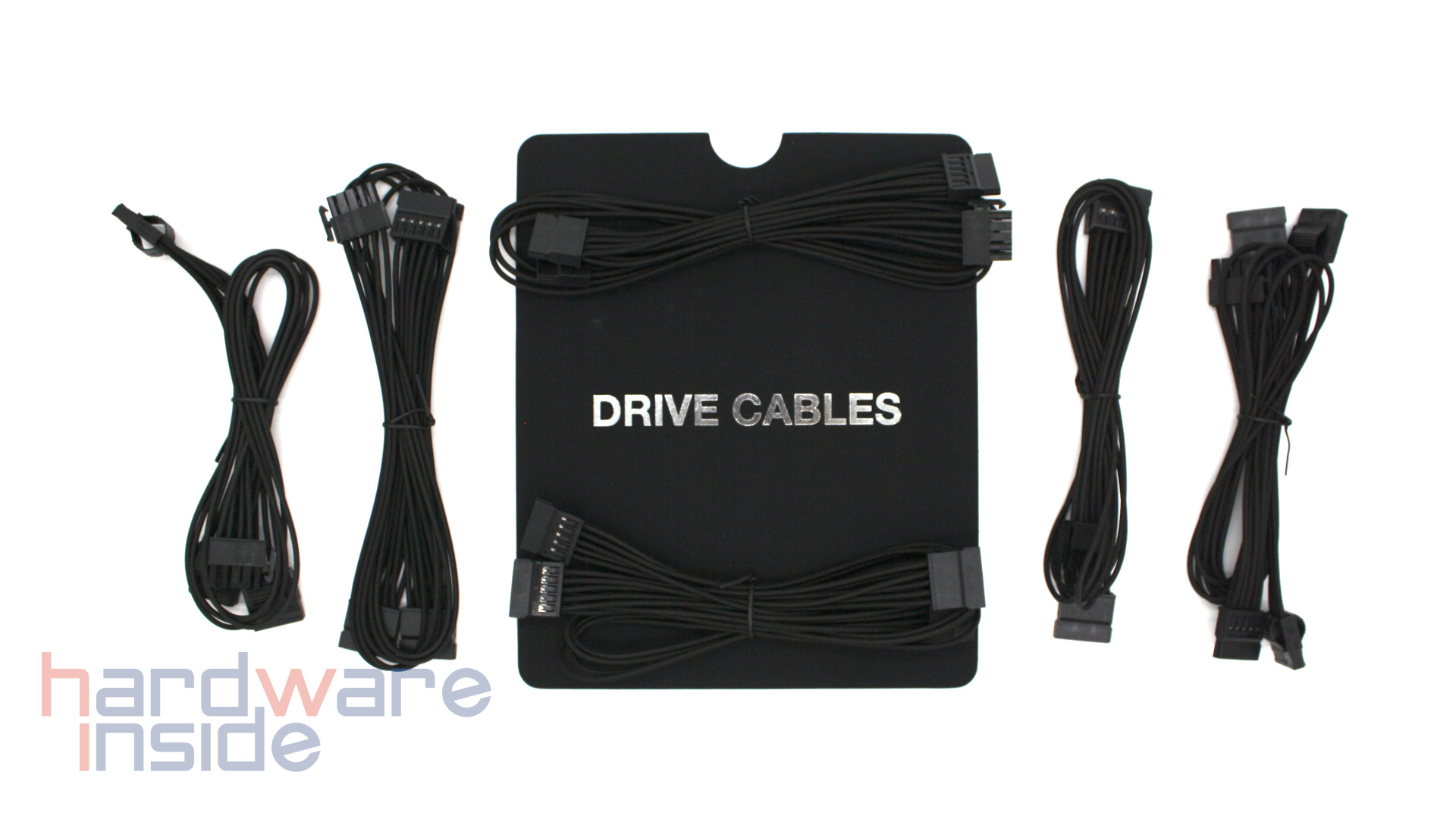 Alle im Lieferumfang enthaltenen Drive Cables des be quiet! DARK POWER PRO 13 1600W