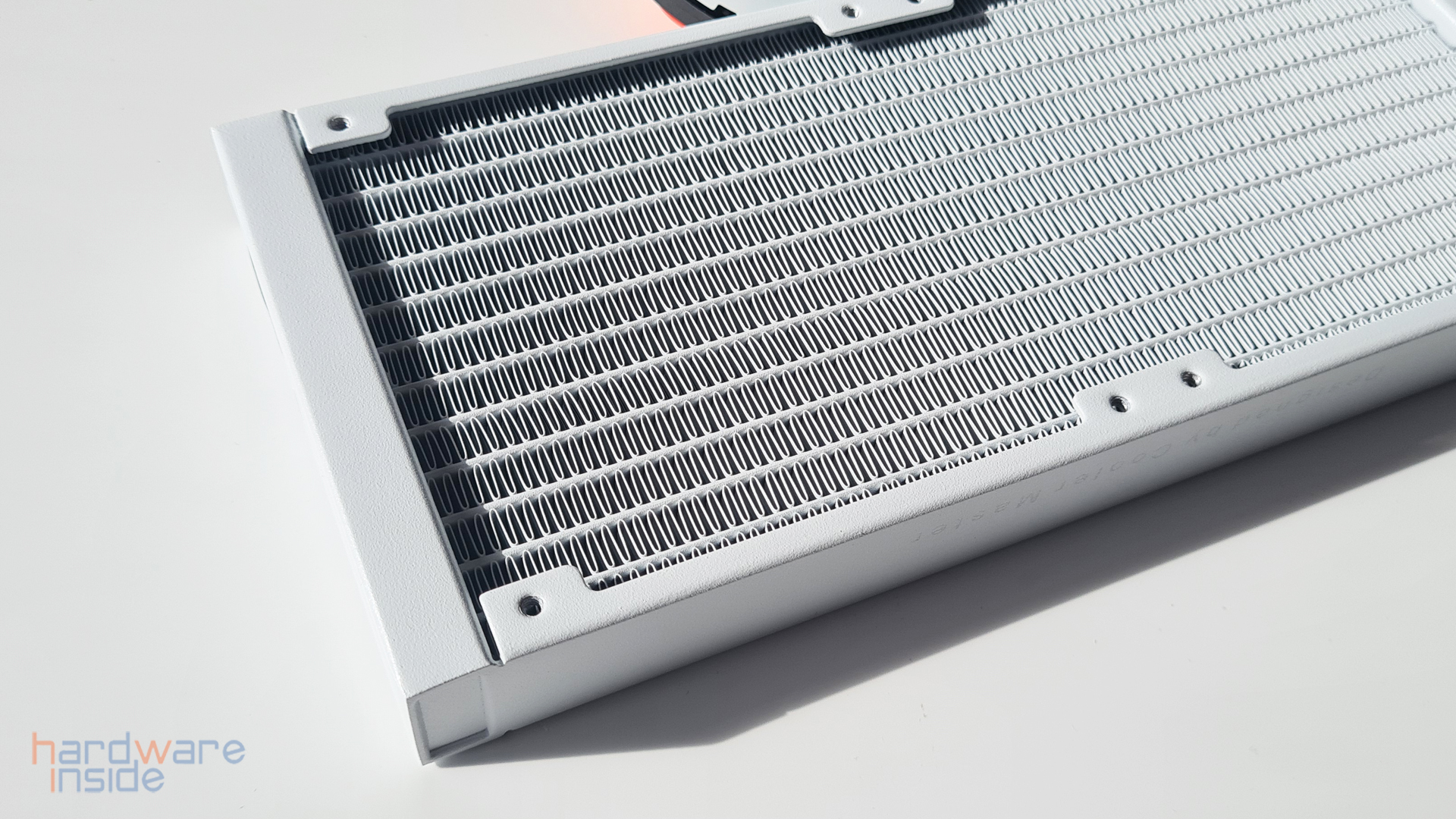 cooler master masterliquid pl240 flux white_13.jpg