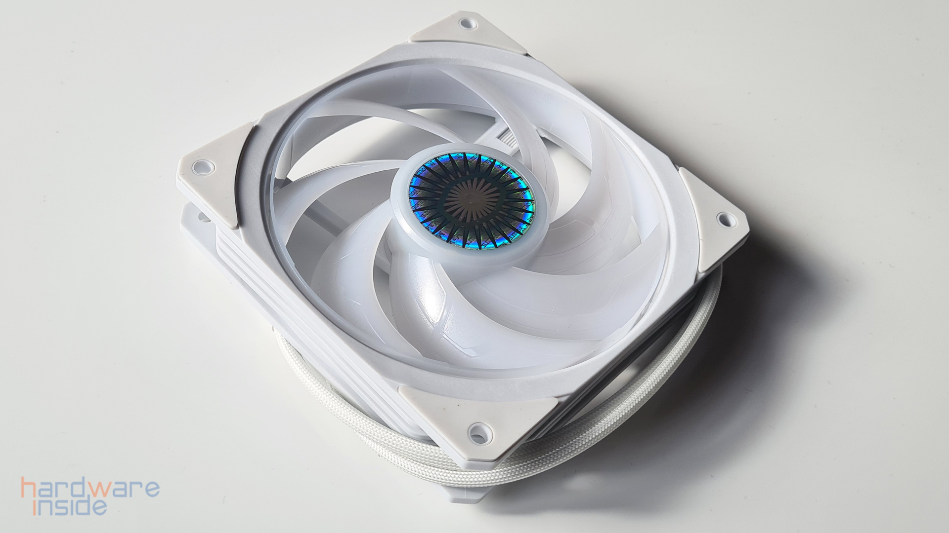 cooler master masterliquid pl240 flux white_7.jpg