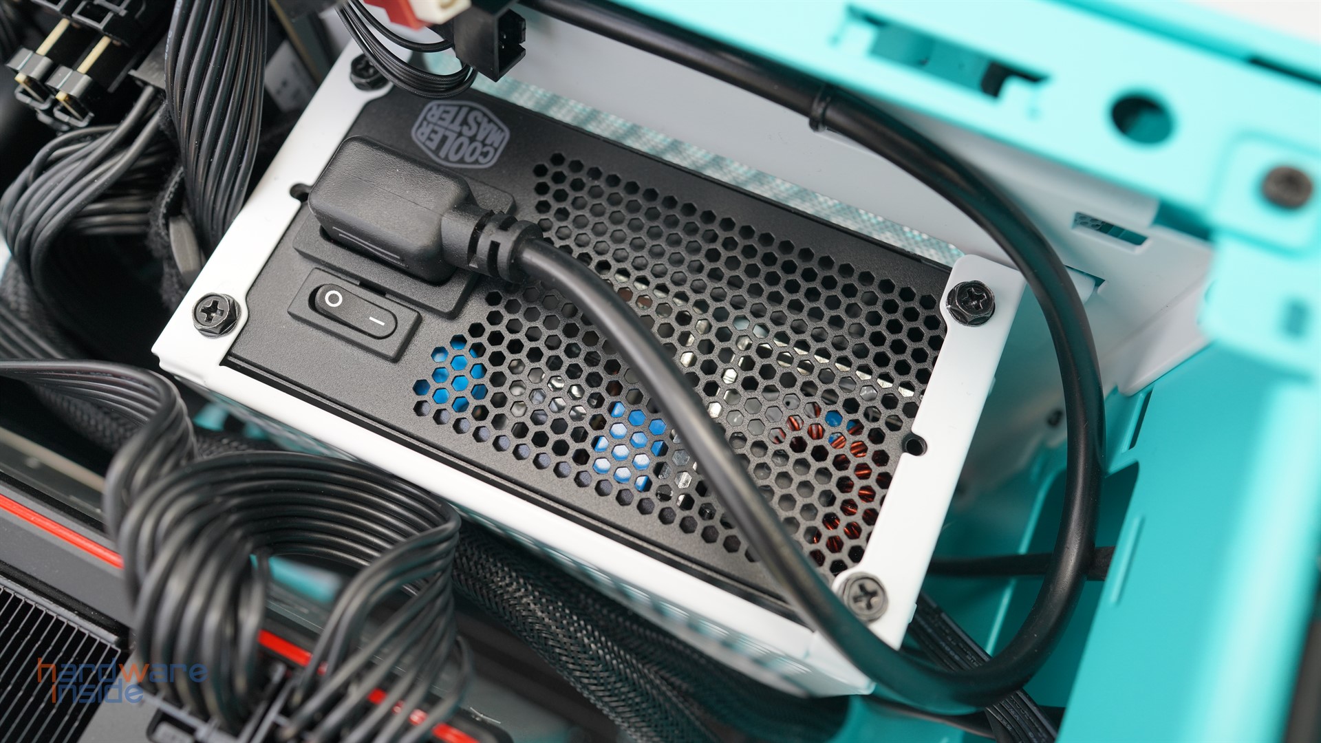 coolermaster-v650-sfx-gold-verbaut.JPG
