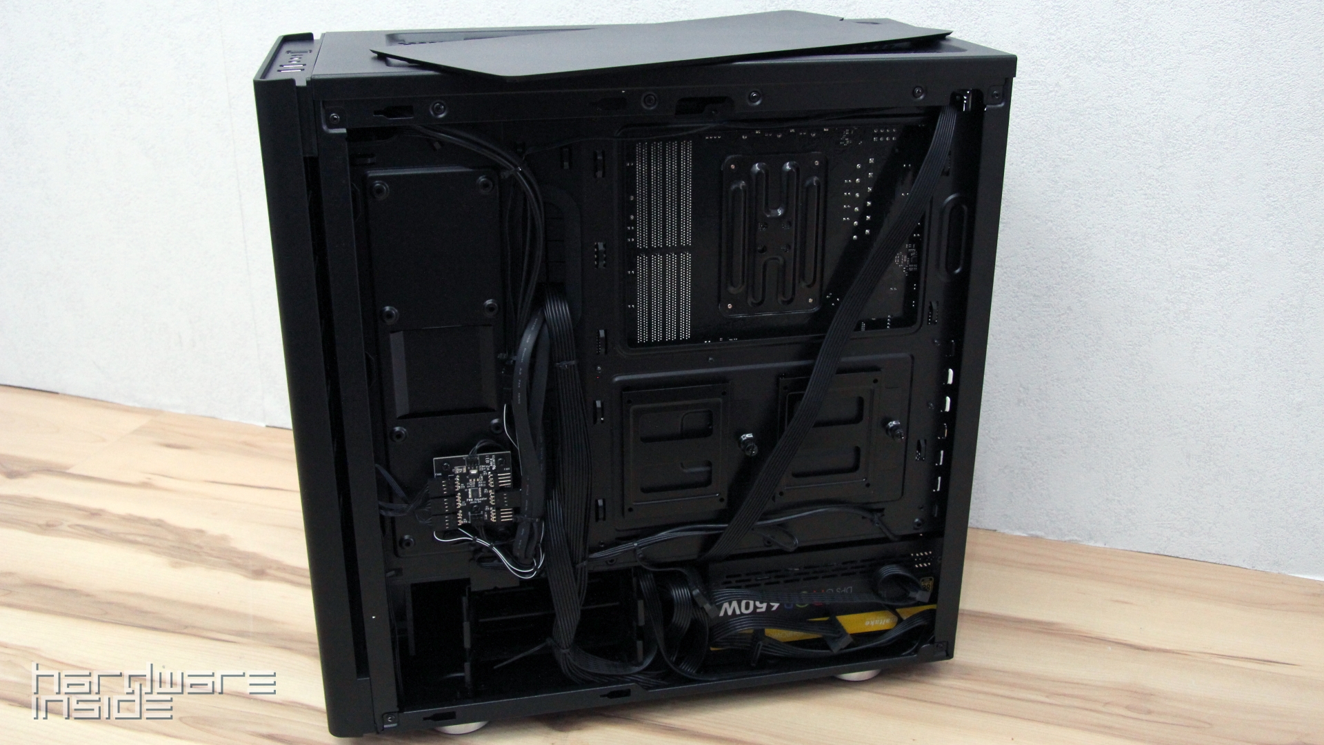 Corsair Carbide 275Q - 21