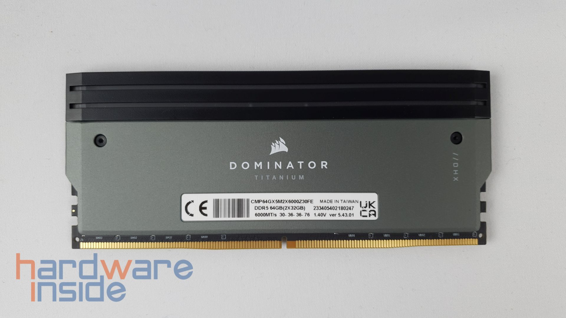 corsair-dominator-titanium-first-edition-ram-hinten.jpg