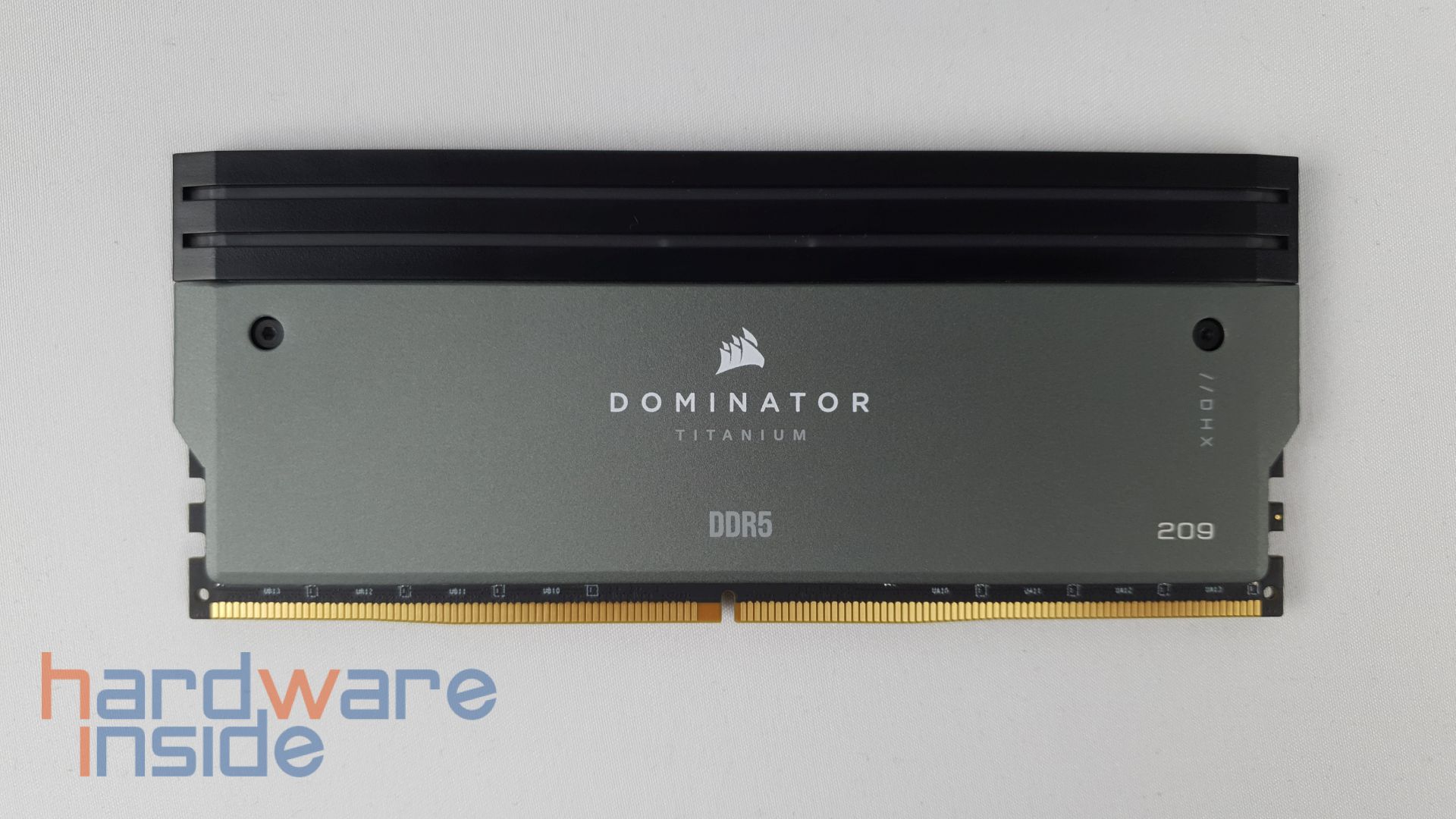 corsair-dominator-titanium-first-edition-ram-vorne.jpg