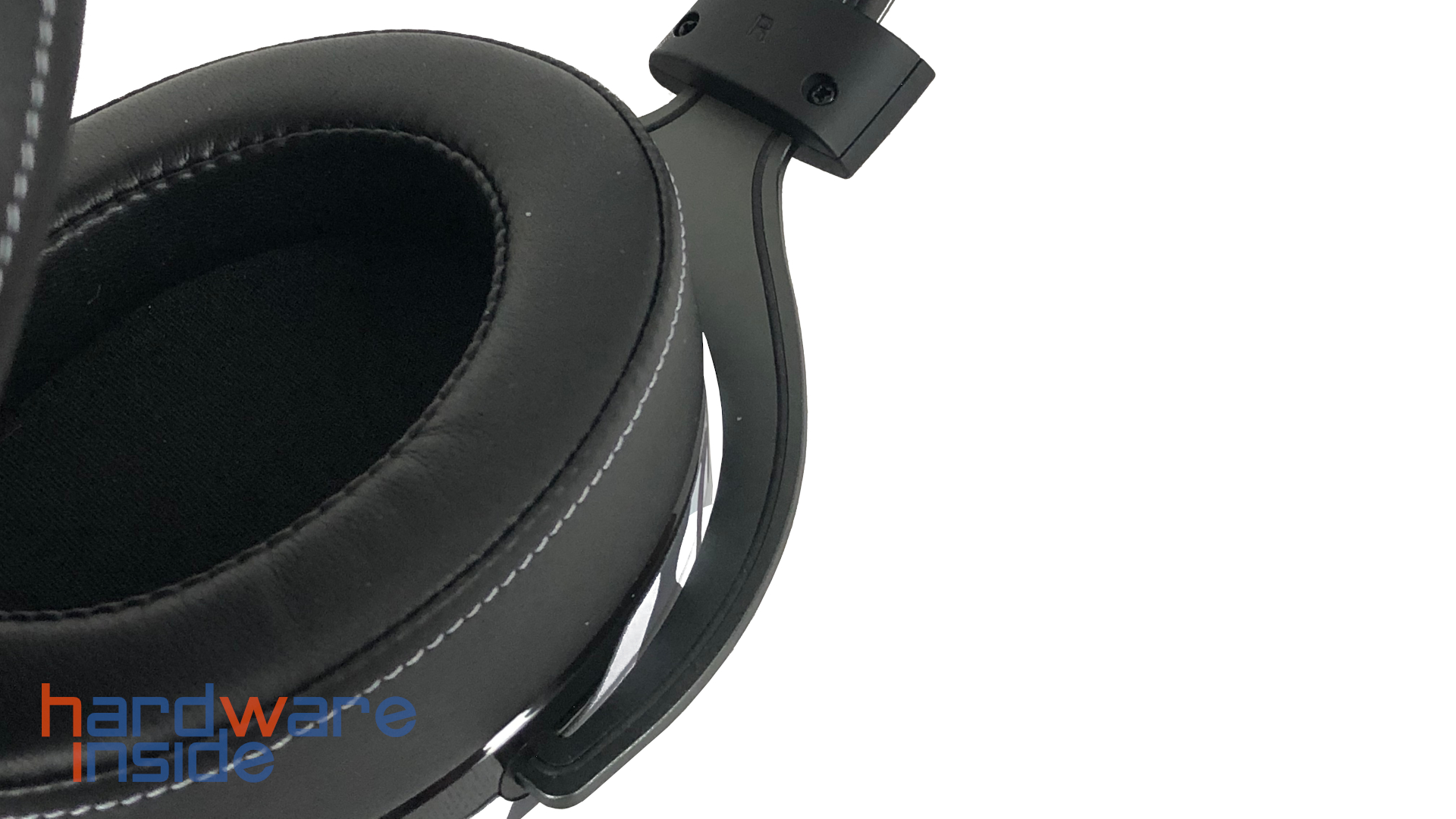 Corsair HS60 Haptic - 14