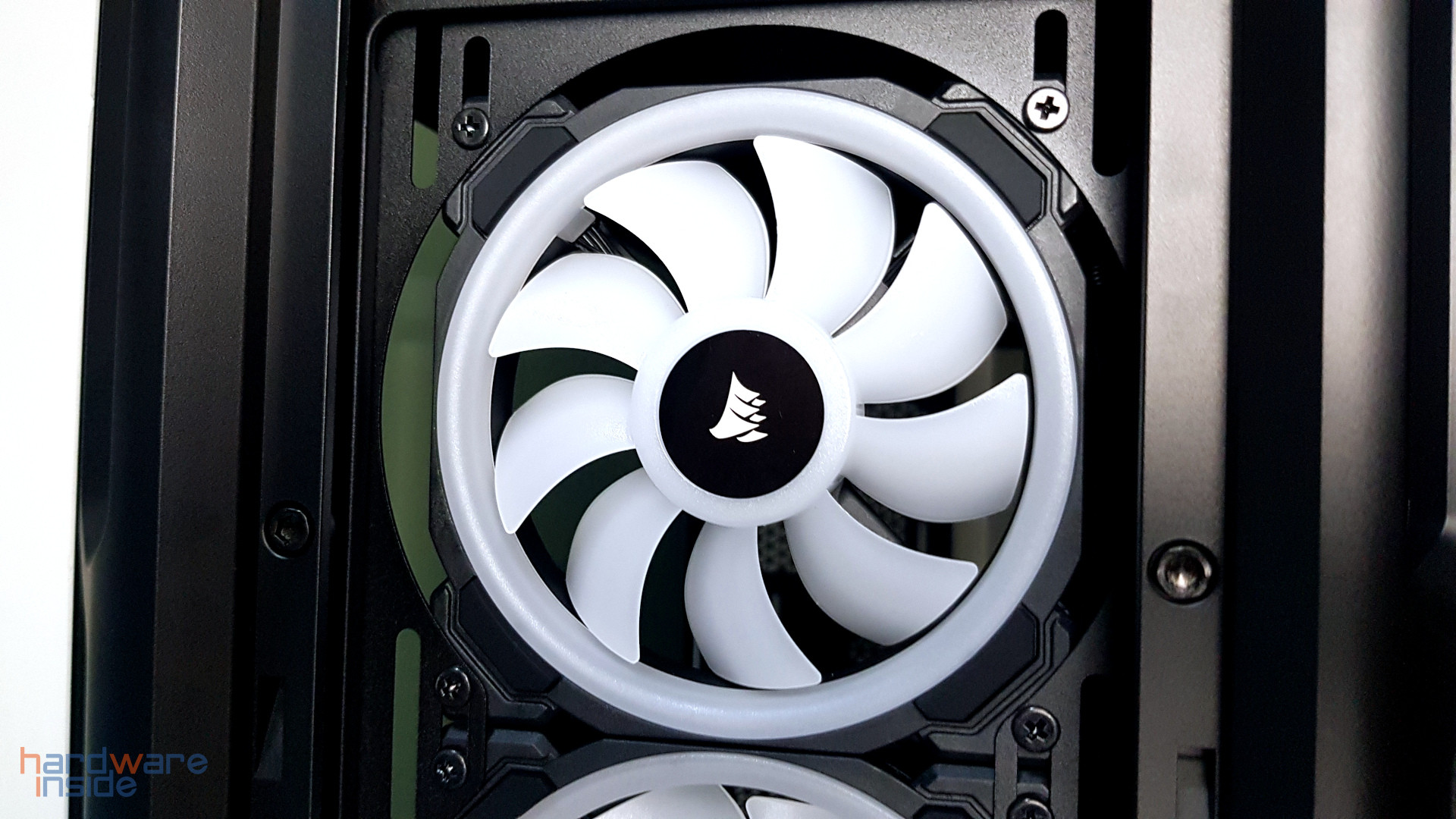 CORSAIR iCUE 5000T - 14.jpg