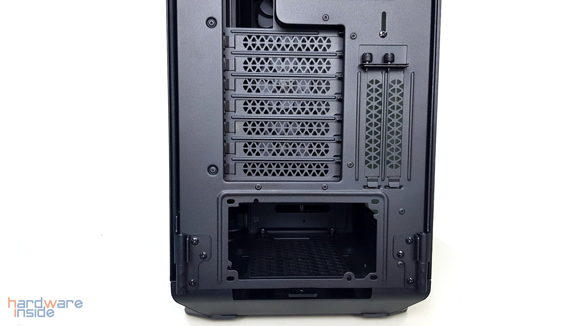 CORSAIR iCUE 5000T - 16.jpg