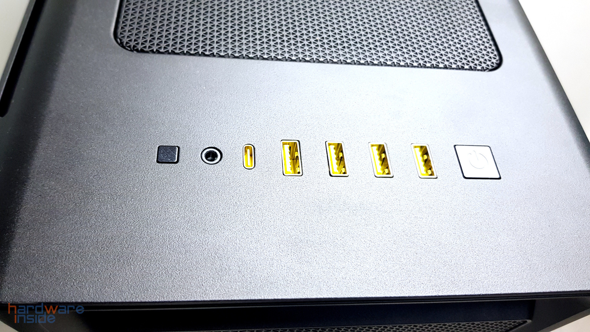 CORSAIR iCUE 5000T - 19.jpg