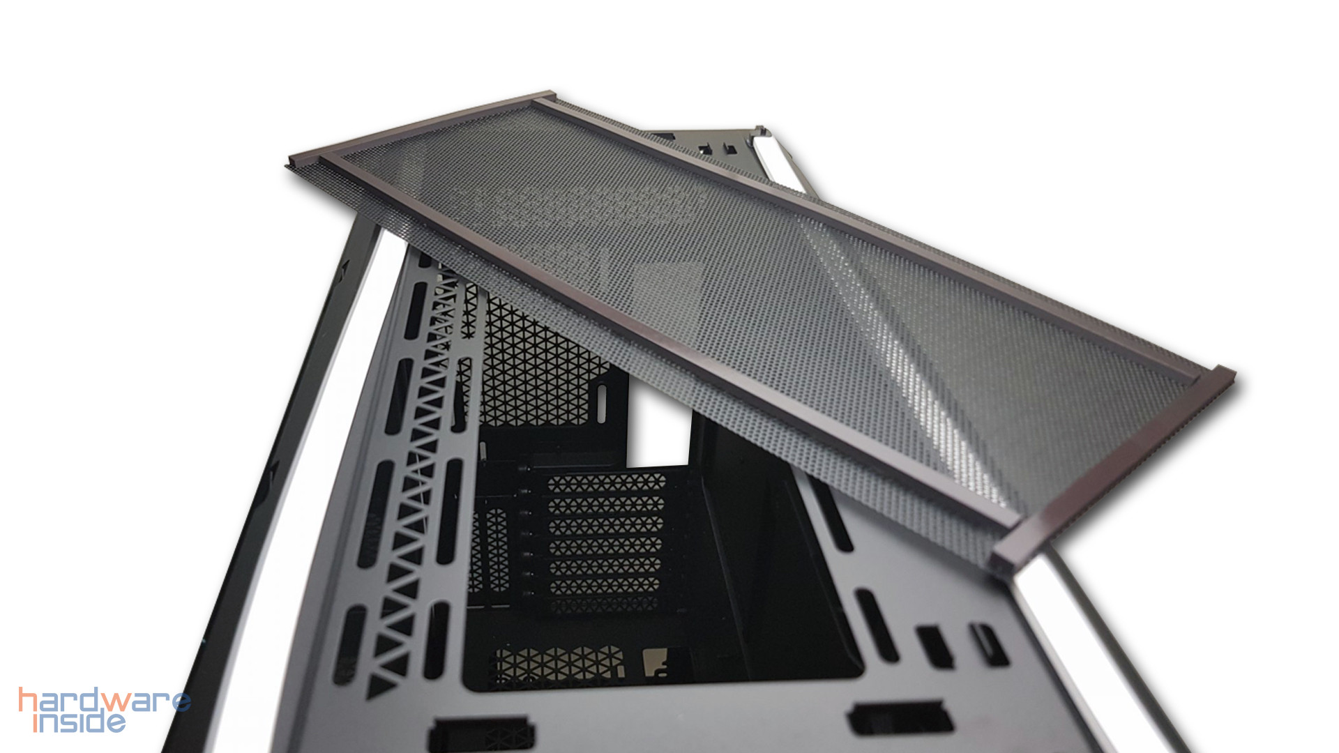 CORSAIR iCUE 5000T - 24.jpg