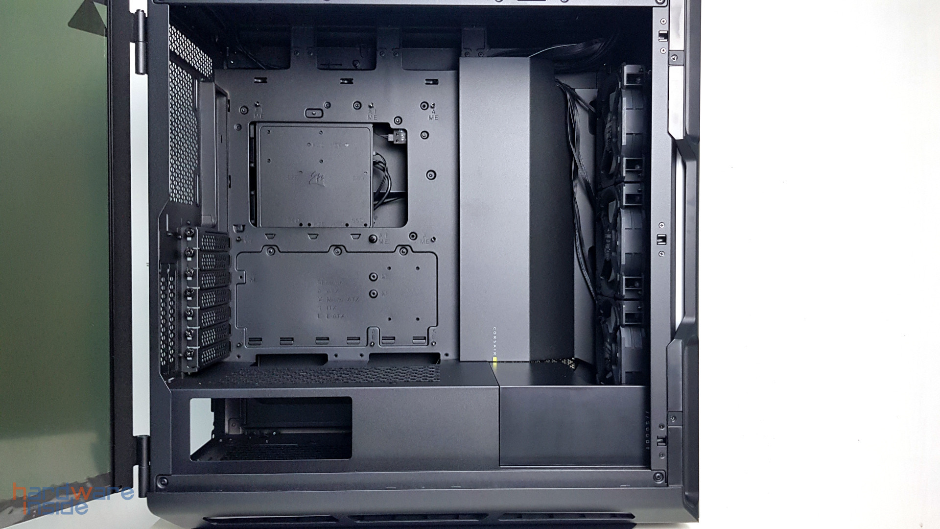 CORSAIR iCUE 5000T - 32.jpg