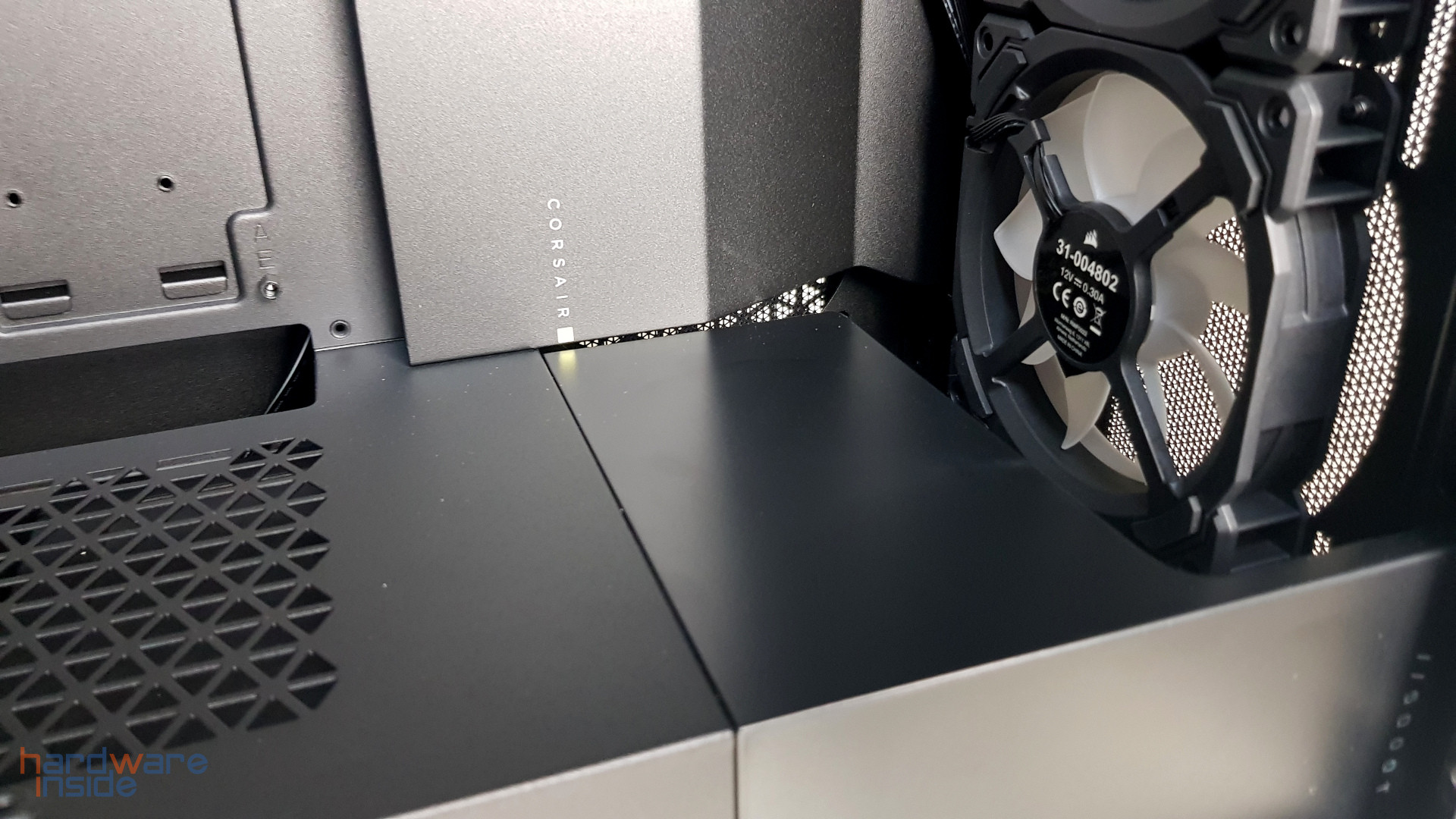 CORSAIR iCUE 5000T - 38.jpg