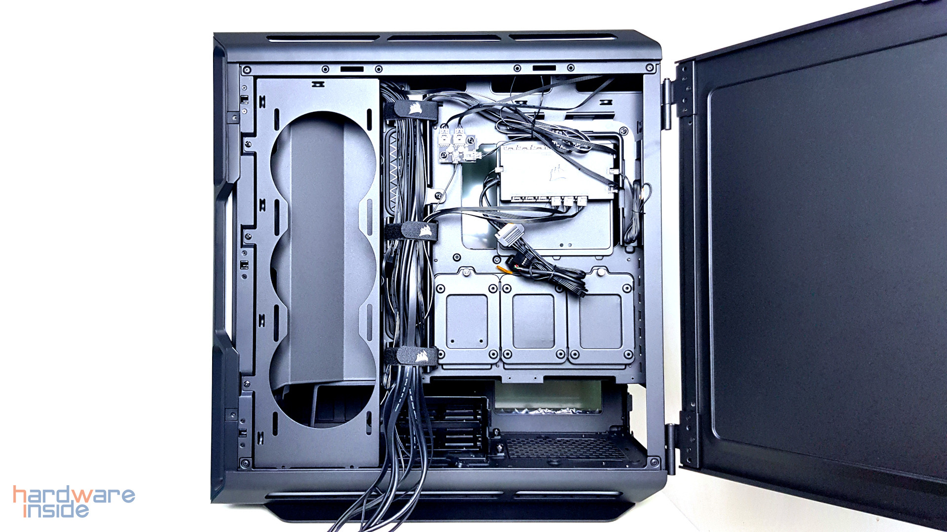 CORSAIR iCUE 5000T - 40.jpg