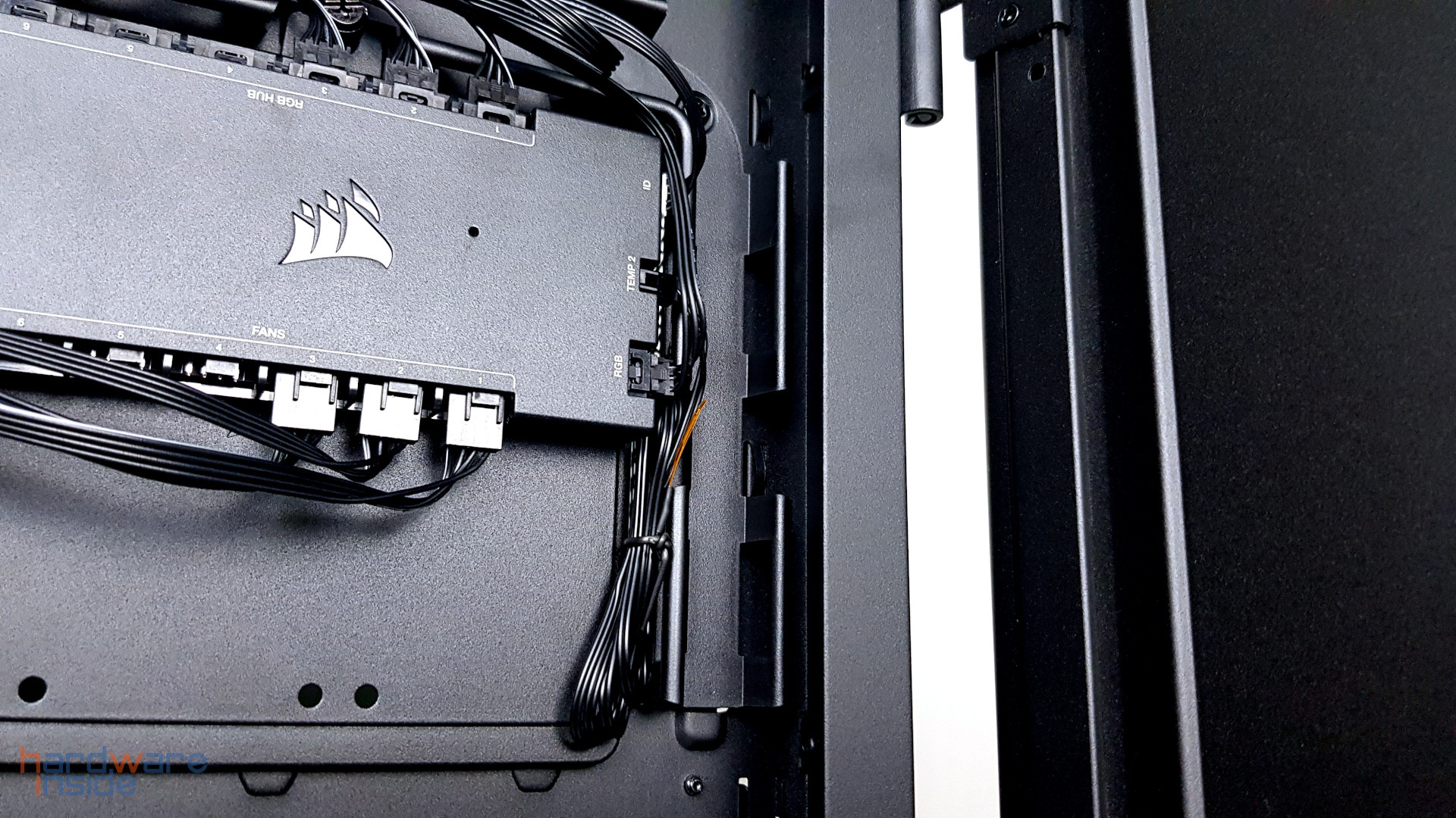 CORSAIR iCUE 5000T - 44.jpg