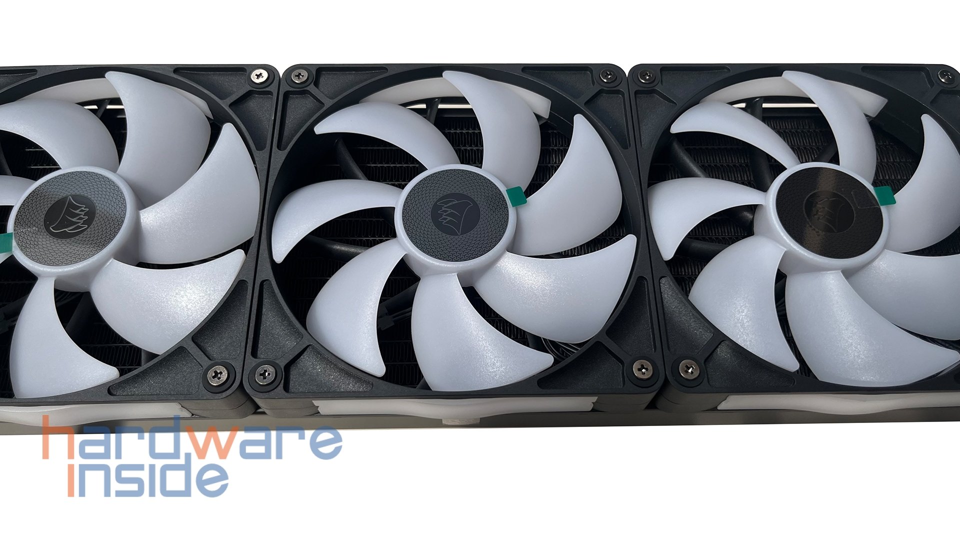 Corsair-iCUE-LINK-TITAN-420-RX-RGB-013.JPG