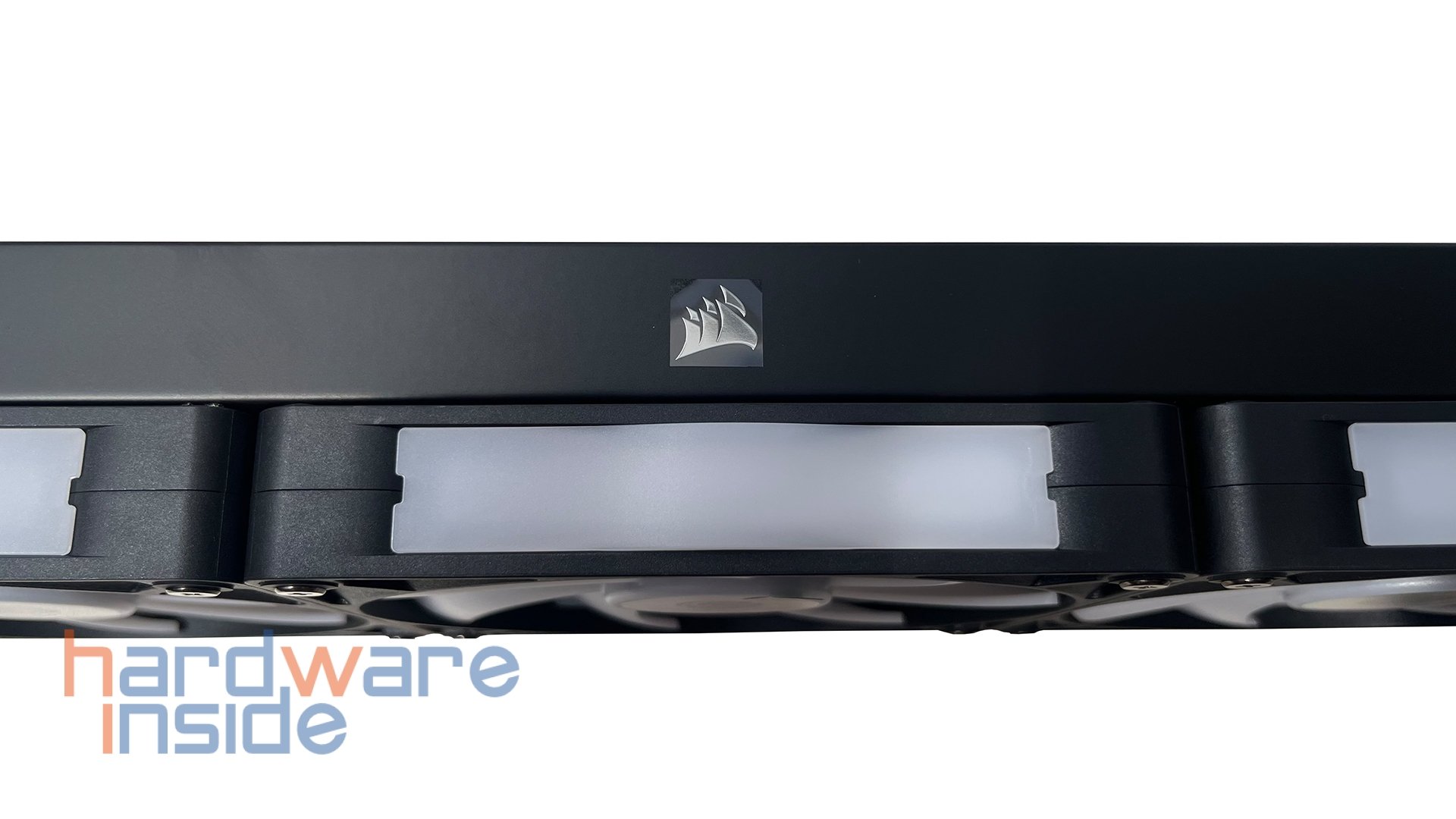 Corsair-iCUE-LINK-TITAN-420-RX-RGB-014.JPG