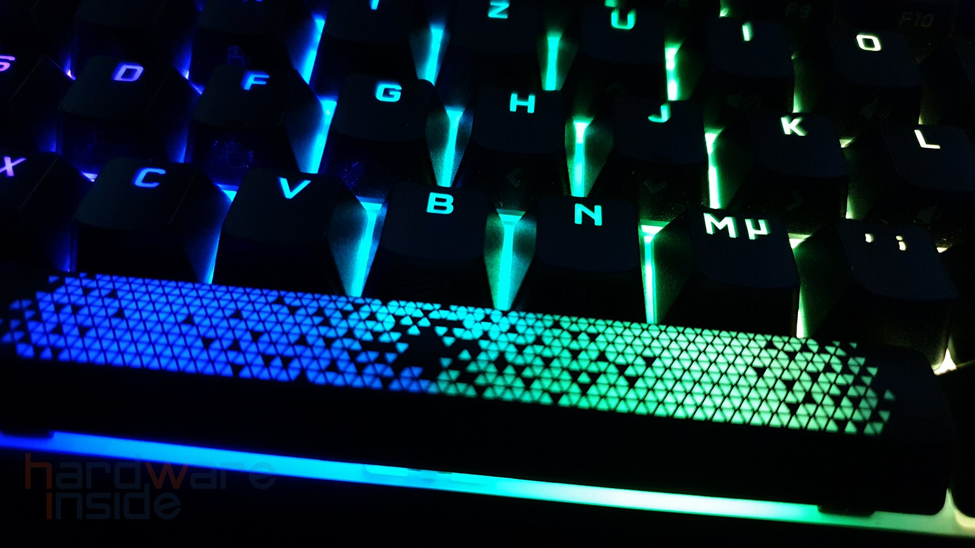 Corsair K65 RGB Mini - 27.jpg