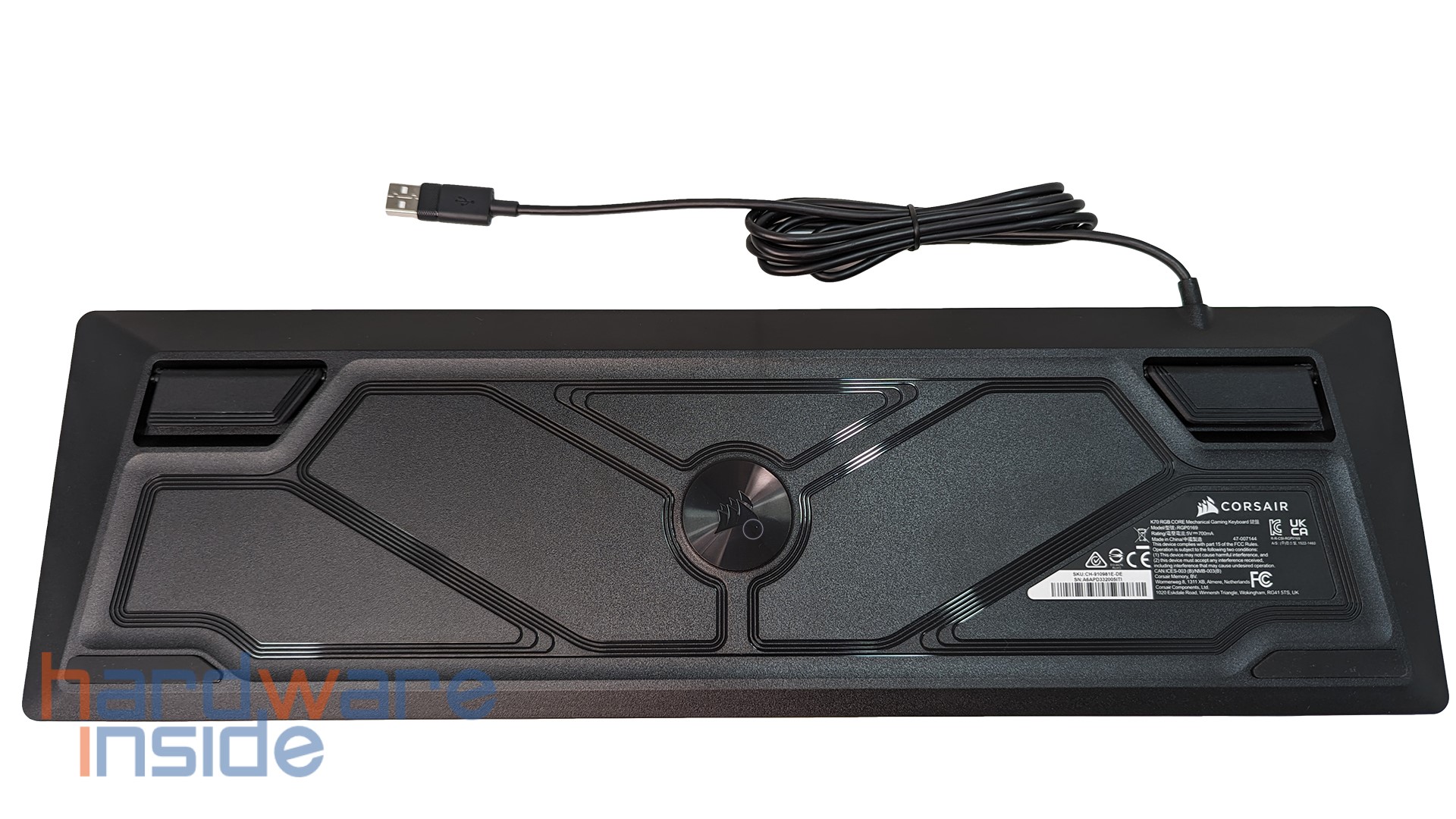 Corsair K70 CORE Unten ohne Handballenauflagen.jpg