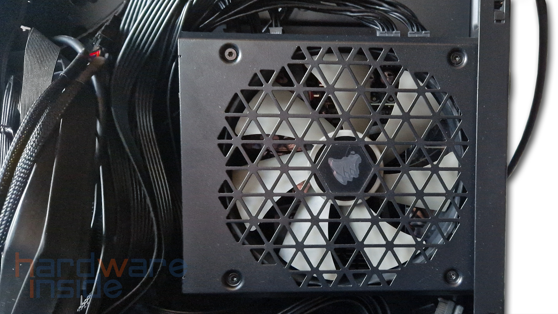 corsair rm1000x shift_14.jpg