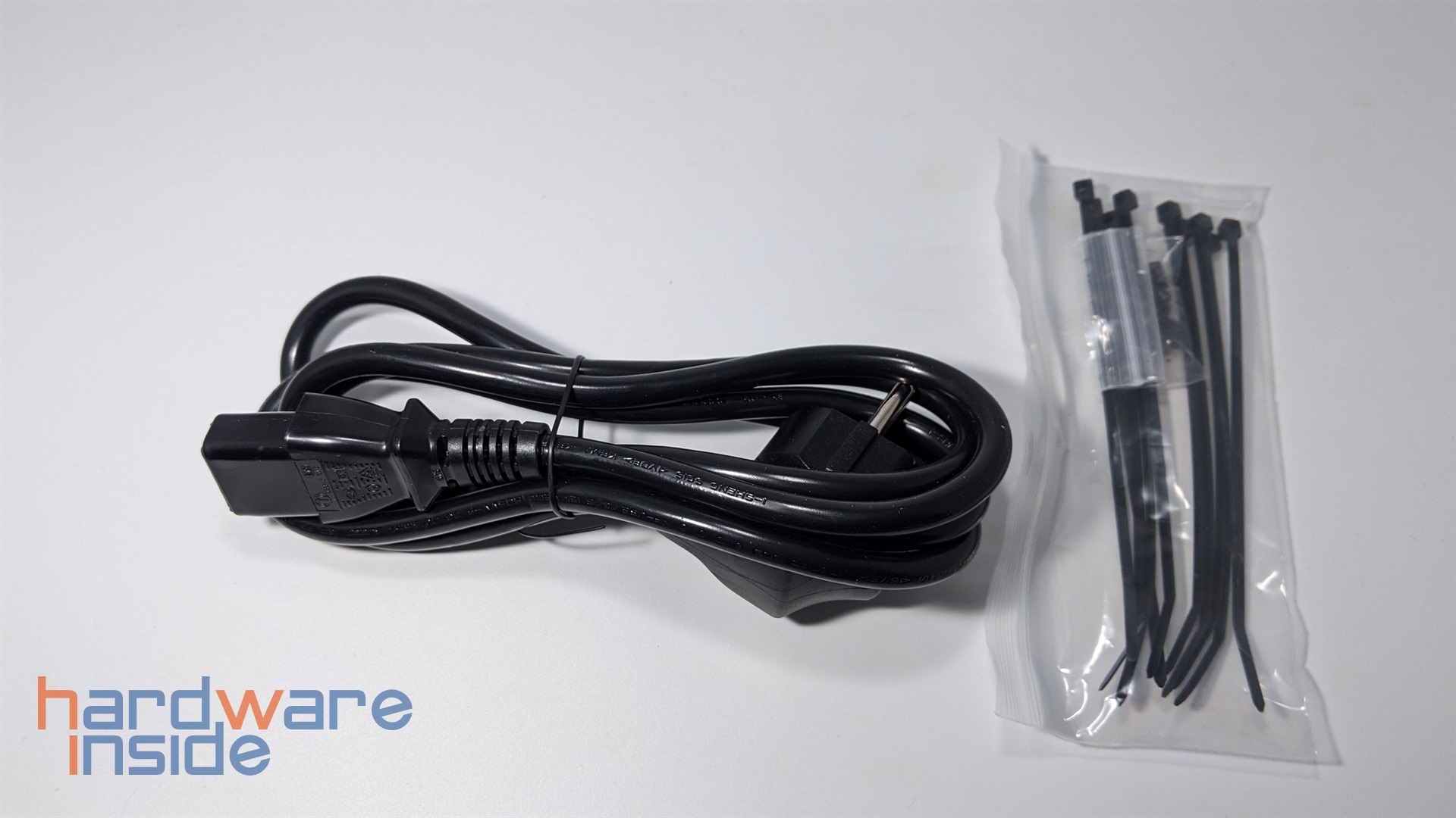 corsair_rm850x_zubehör&anschlusskabel (3).jpg