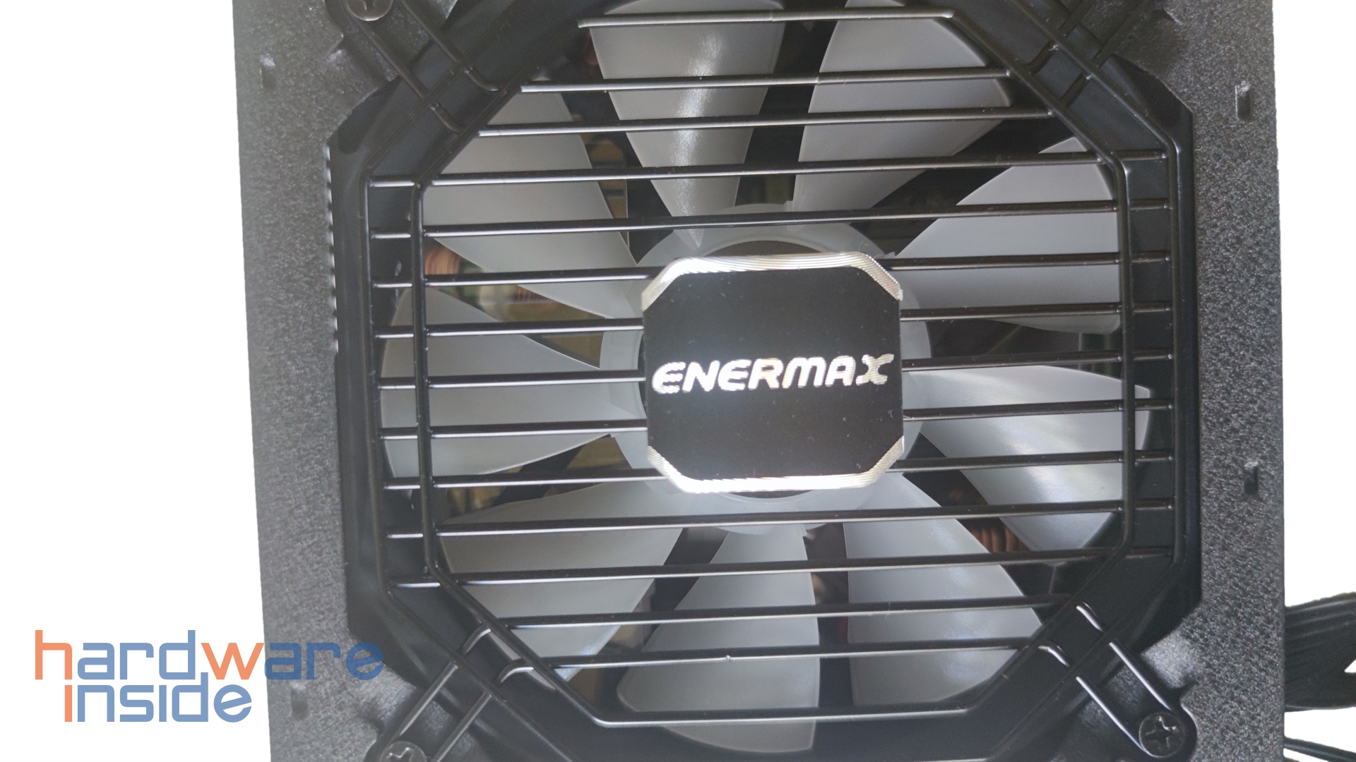 enermax-marblebron-rgb-details (5).jpg