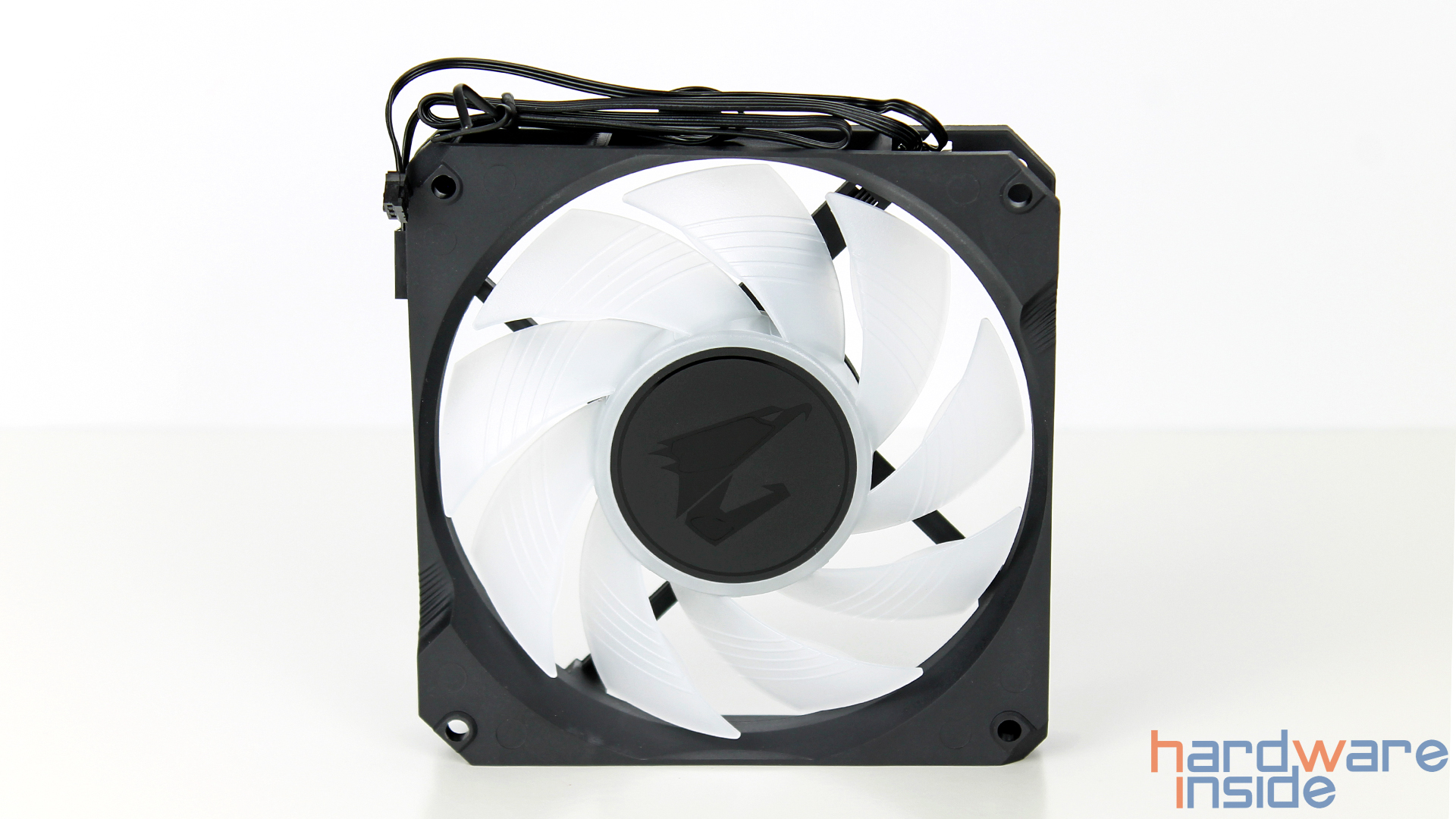 GIGABYTE-AORUS-LIQUID-COOLER-360-06.jpg