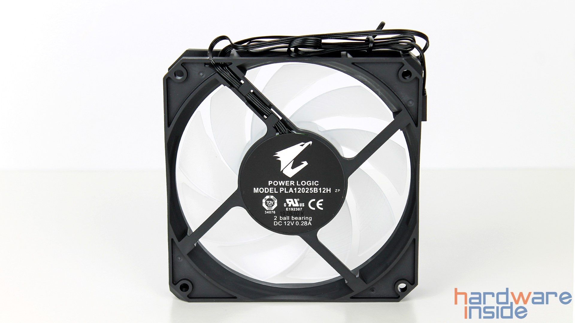 GIGABYTE-AORUS-LIQUID-COOLER-360-07.jpg