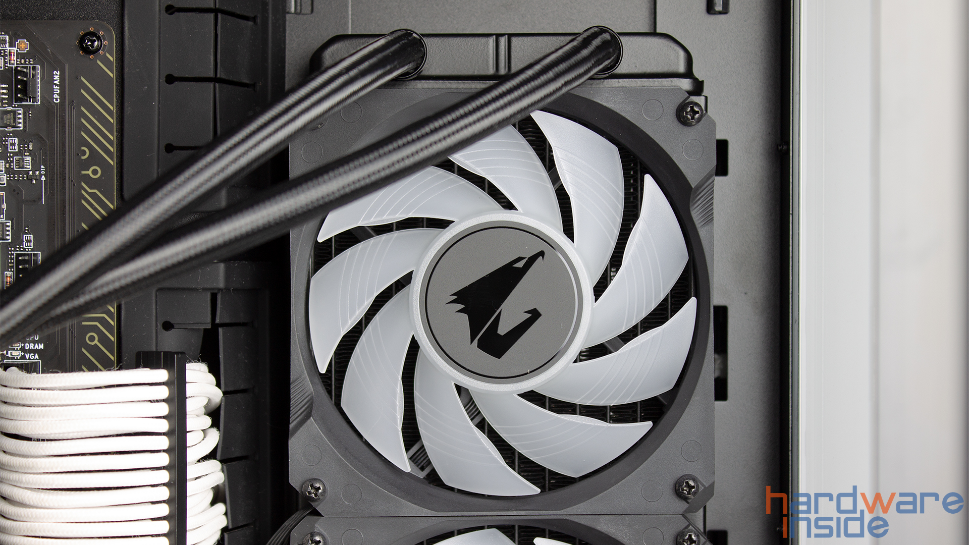 GIGABYTE-AORUS-LIQUID-COOLER-360-09.jpg